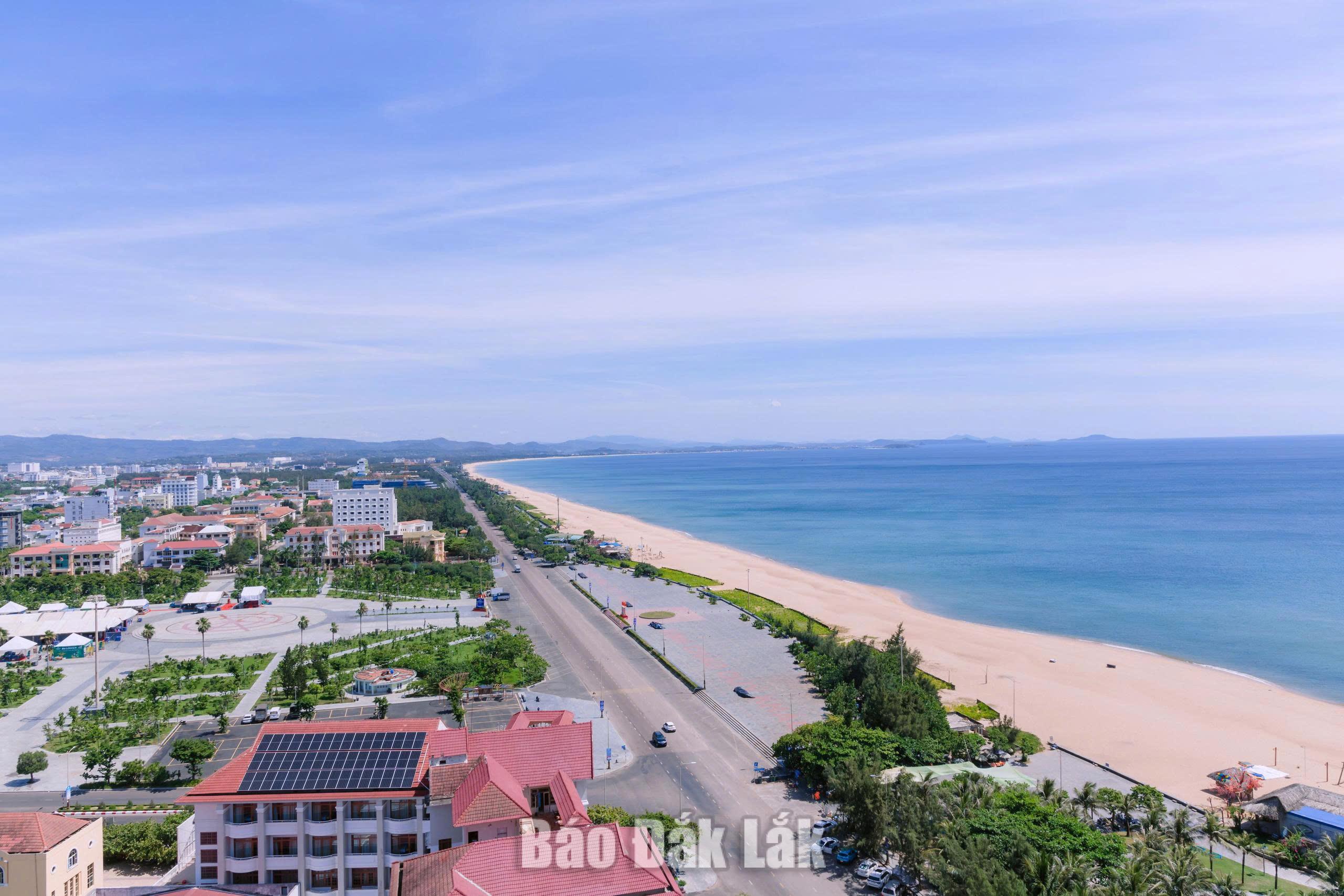Vì sao tour du lịch rừng - biển chưa hút khách? 1 Không gian đô thị ven biển tại phường Tuy Hòa.