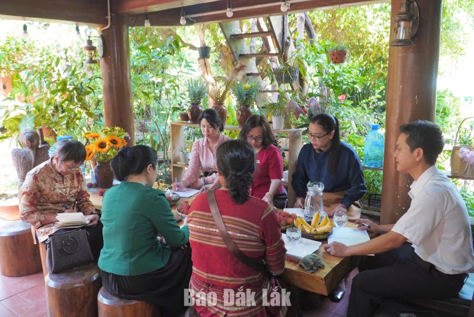 Khảo sát phát triển du lịch cộng đồng tại phường Ea Kao 3 Đoàn làm việc với UBND phường Ea Kao.