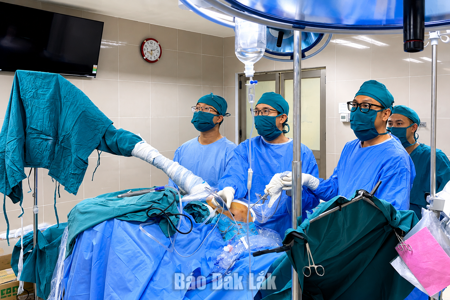 “Bài toán lớn” và sứ mệnh làm mới năng lực y tế - Kỳ cuối: Mở không gian phát triển mới 2 Phát triển các kỹ thuật phẫu thuật chuyên sâu góp phần nâng cao năng lực điều trị và chất lượng chăm sóc người bệnh.