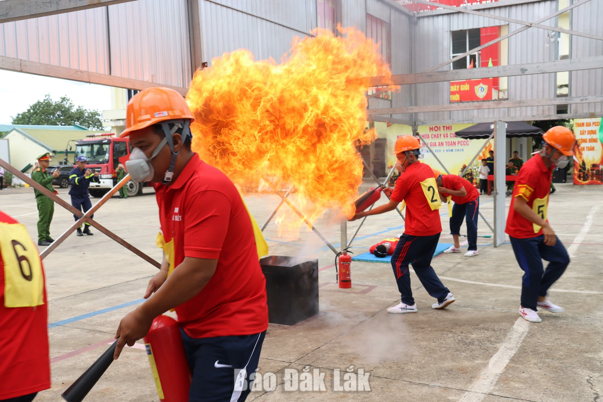 Đội thi phường Ea Kao đoạt giải Nhất toàn đoàn Hội thi nghiệp vụ chữa cháy và cứu nạn, cứu hộ cụm Khu vực 1 4 Các đội thi tham gia phần thi thực hành.