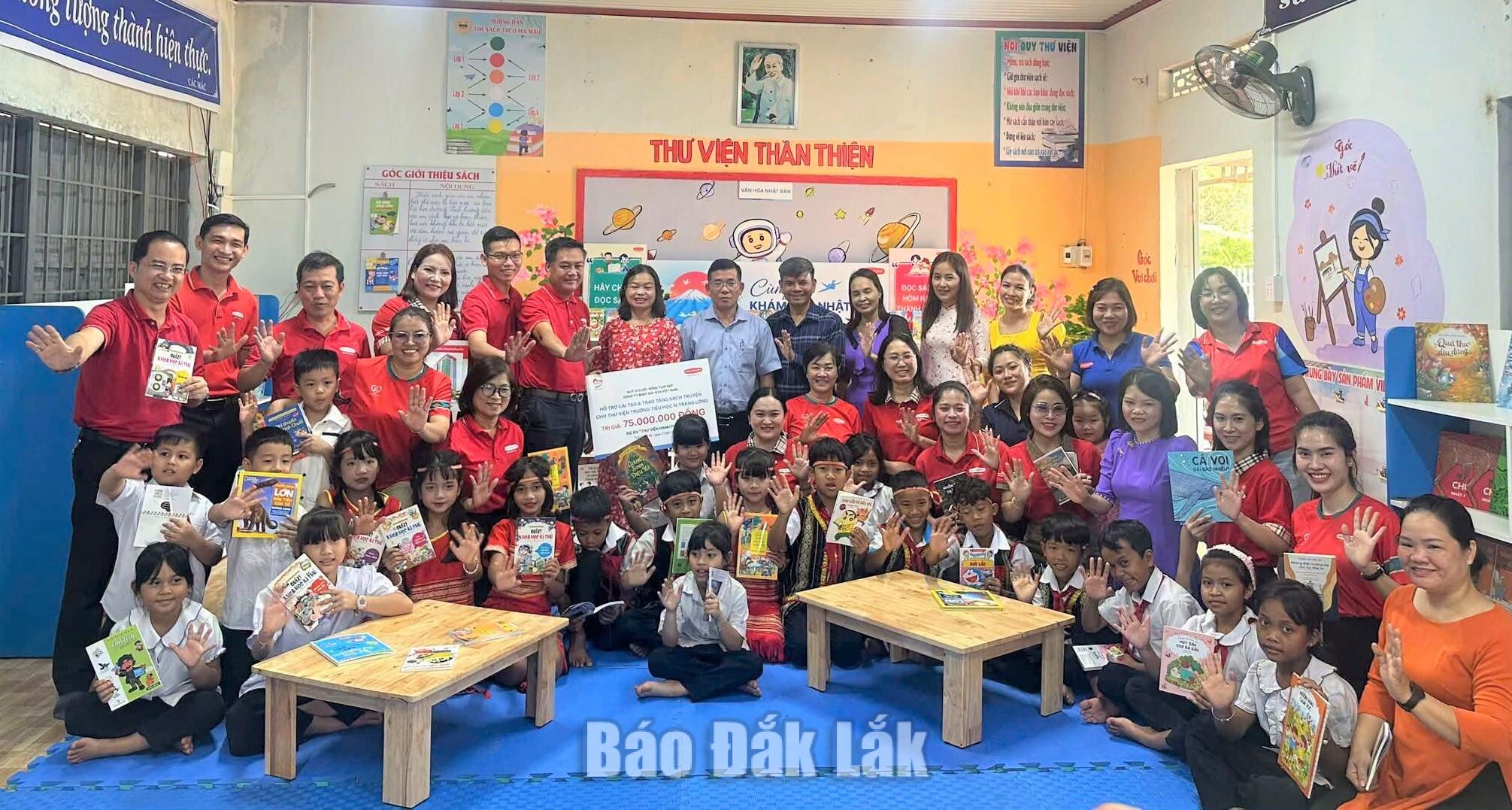 Xã Ea Ktur tiếp nhận "Thư viện hạnh phúc” dành cho học sinh 1 Thư viện hạnh phúc” góp phần tạo không gian đọc sách thân thiện, khơi dậy niềm yêu thích đọc sách và hình thành thói quen đọc cho học sinh Trường Tiểu học NTrang Lơng.