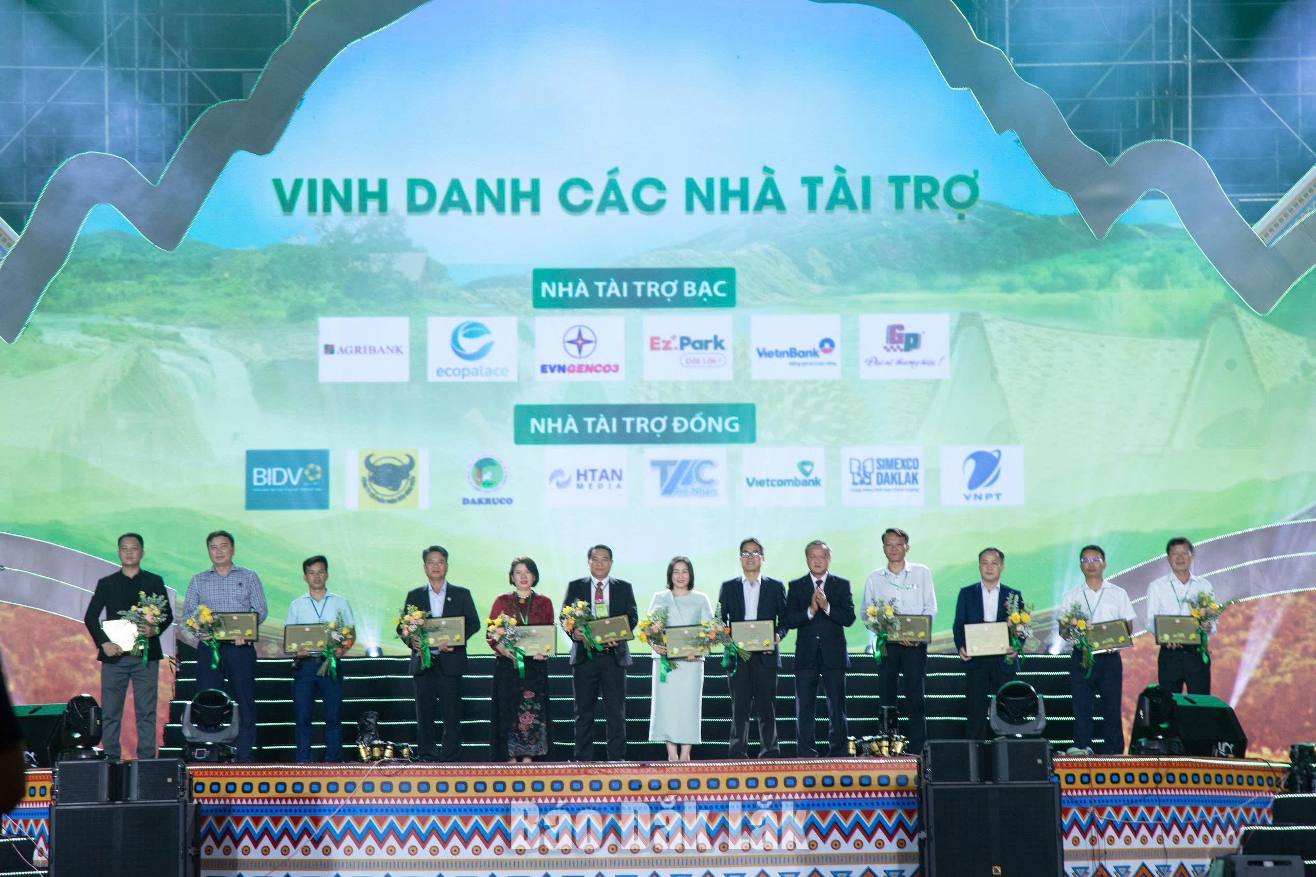 Khai mạc Lễ hội Sầu riêng Đắk Lắk 2026: Từ đại ngàn đến thế giới 6 ... và các nhà tài trợ Bạc, nhà tài trợ Đồng