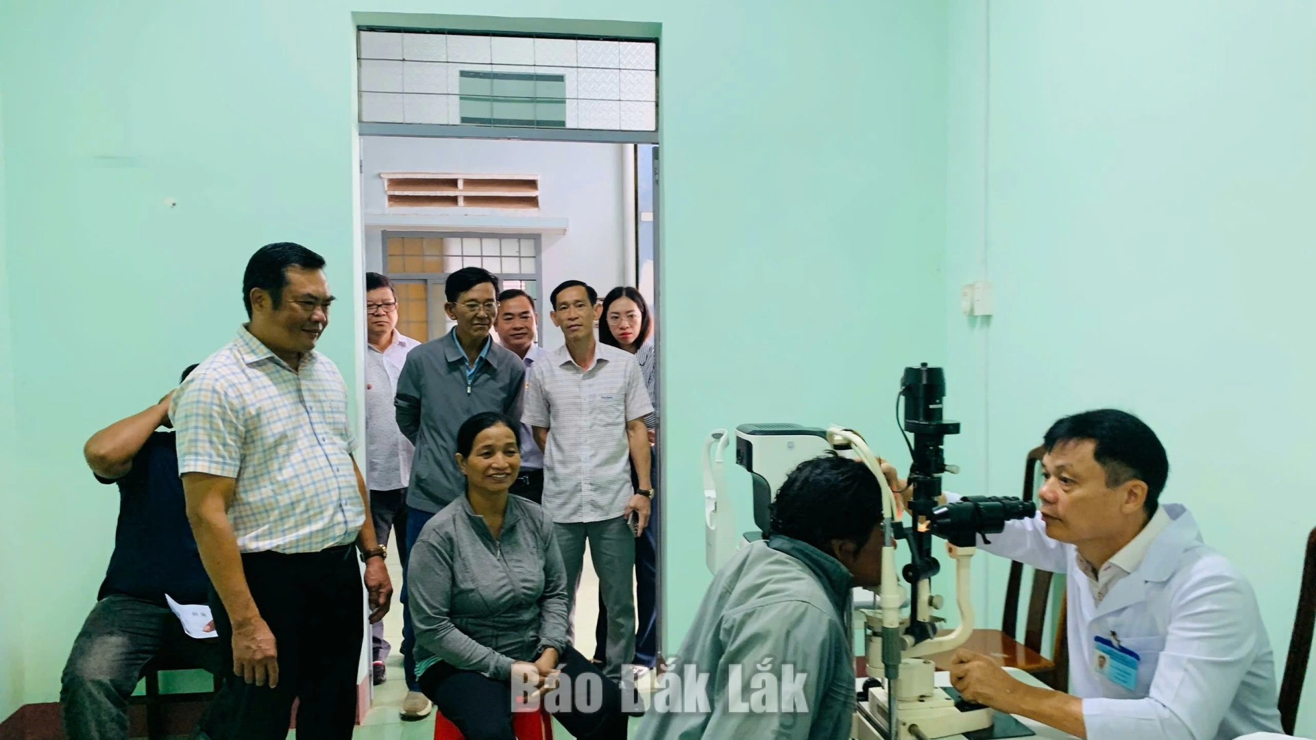 Xã Pơng Drang khám sức khỏe định kỳ cho đối tượng ưu tiên 2 Lãnh đạo xã Pơng Drang kiểm tra