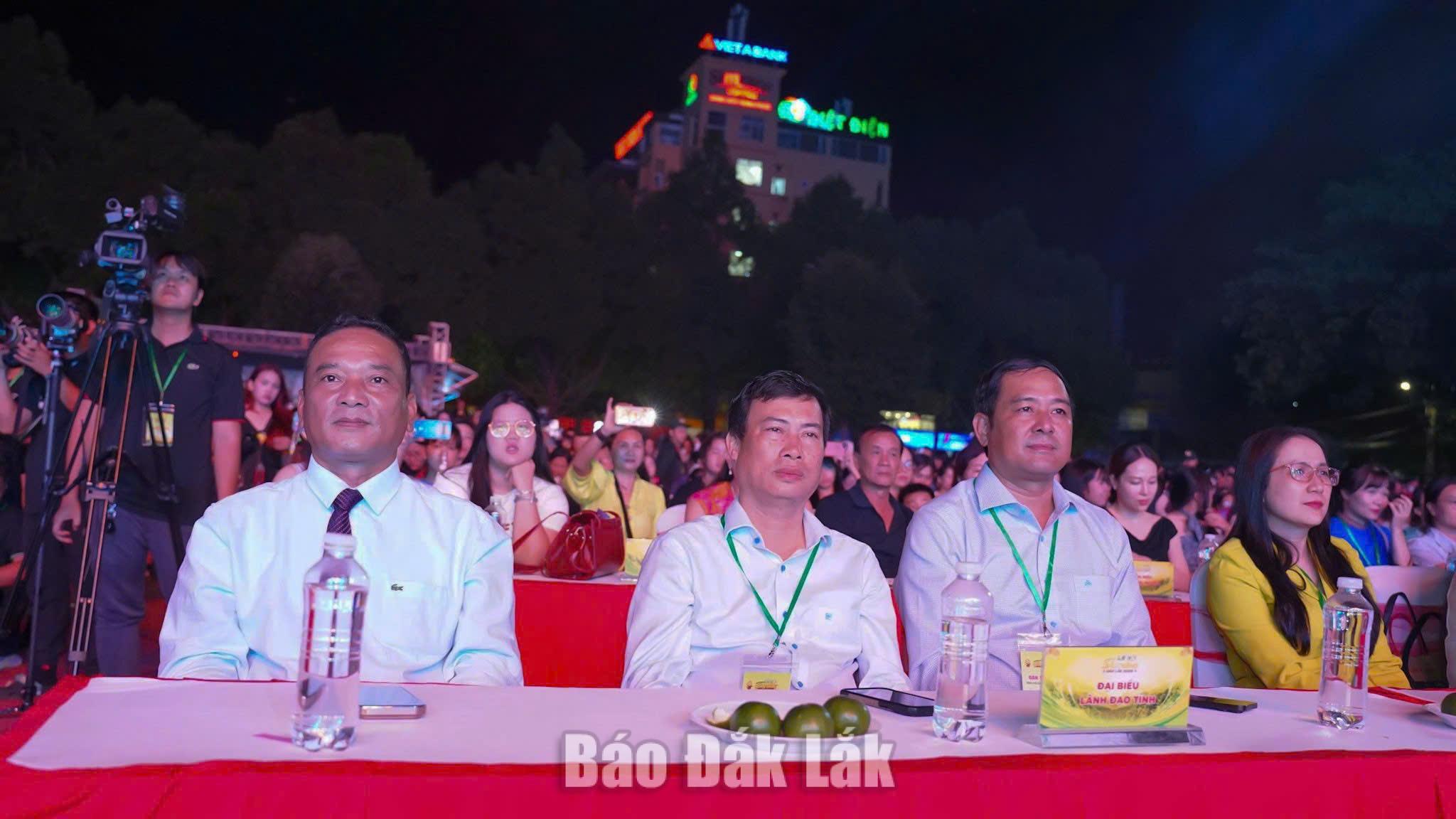 Các đại biểu tham dự chương trình. Ảnh: V.Tiếp