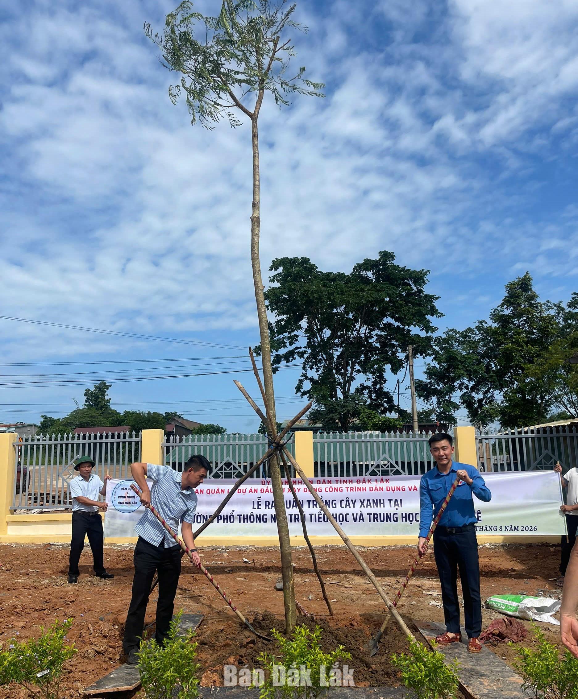 Bên cạnh đầu tư cơ sở vật chất, Trường PTNT Tiểu học và THCS Ia Rvê (xã Ia Rvê) cũng được đầu tư đồng bộ hệ thống cây xanh, tạo cảnh quan xanh, sạch, đẹp.
