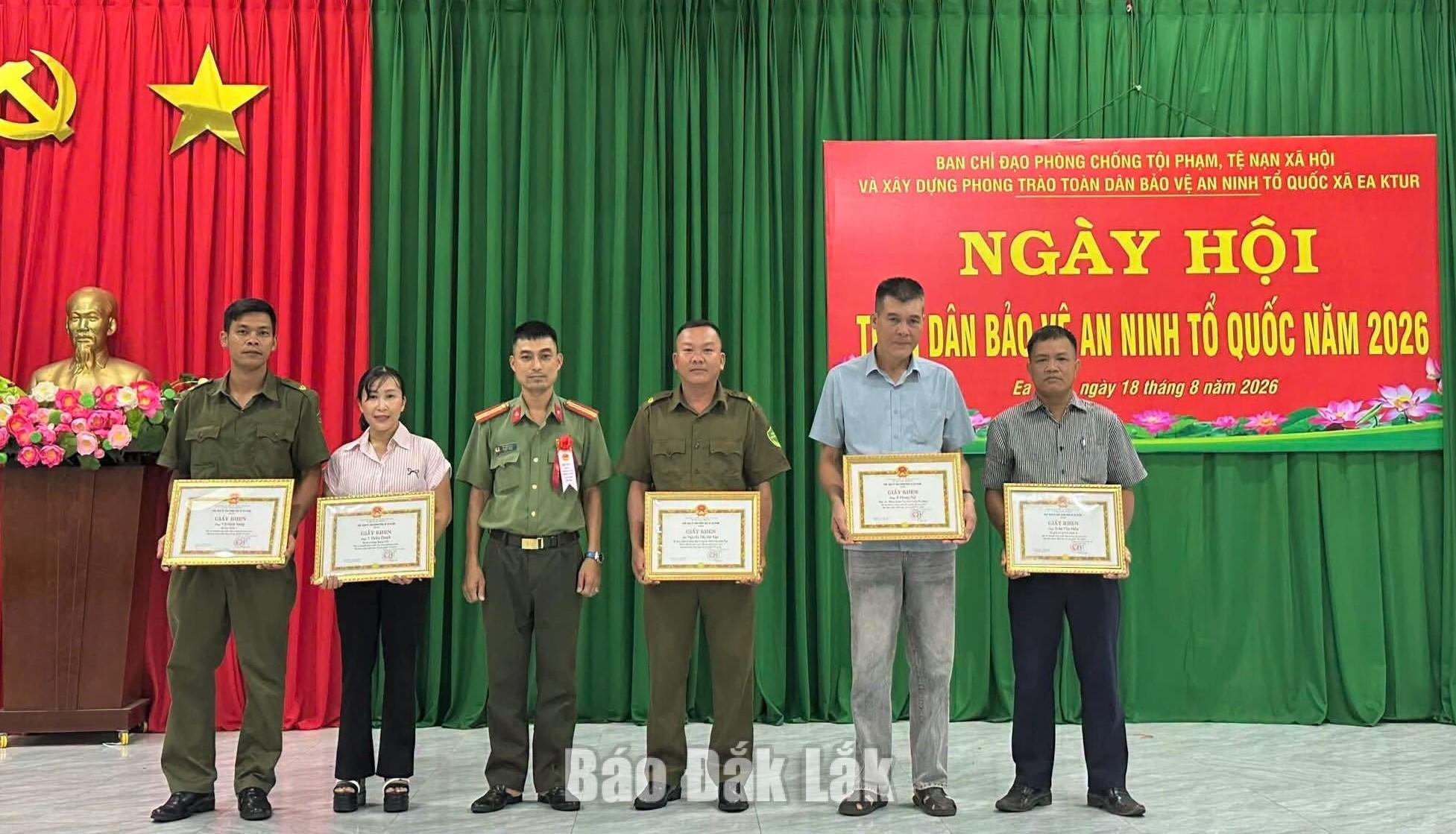 Xã Ea Ktur sinh hoạt chính trị kỷ niệm 81 năm Ngày truyền thống Công an nhân dân 3 thhh