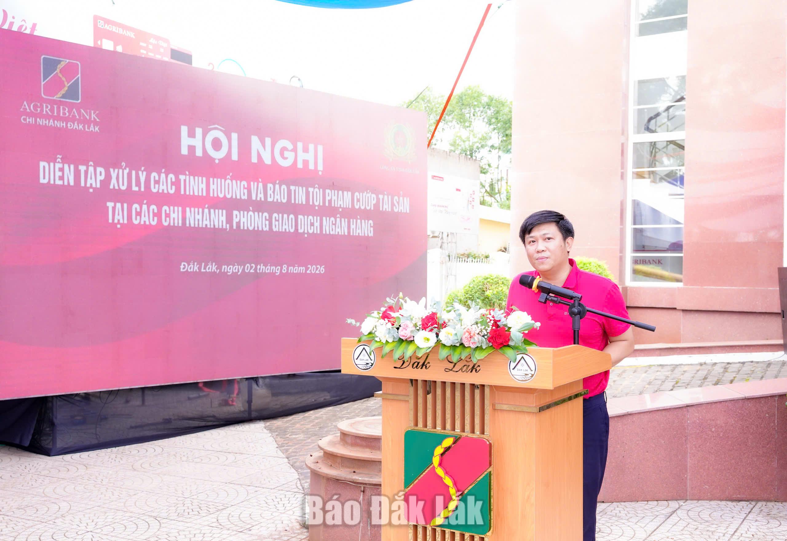 Diễn tập xử lý tình huống và báo tin tội phạm cướp tài sản tại ngân hàng 2 2/ ông Võ Tiến Nam- Phó Giám đốc Agribank chi nhánh Đắk Lắk đánh giá về lợi ích mang lại sau diễn tập
