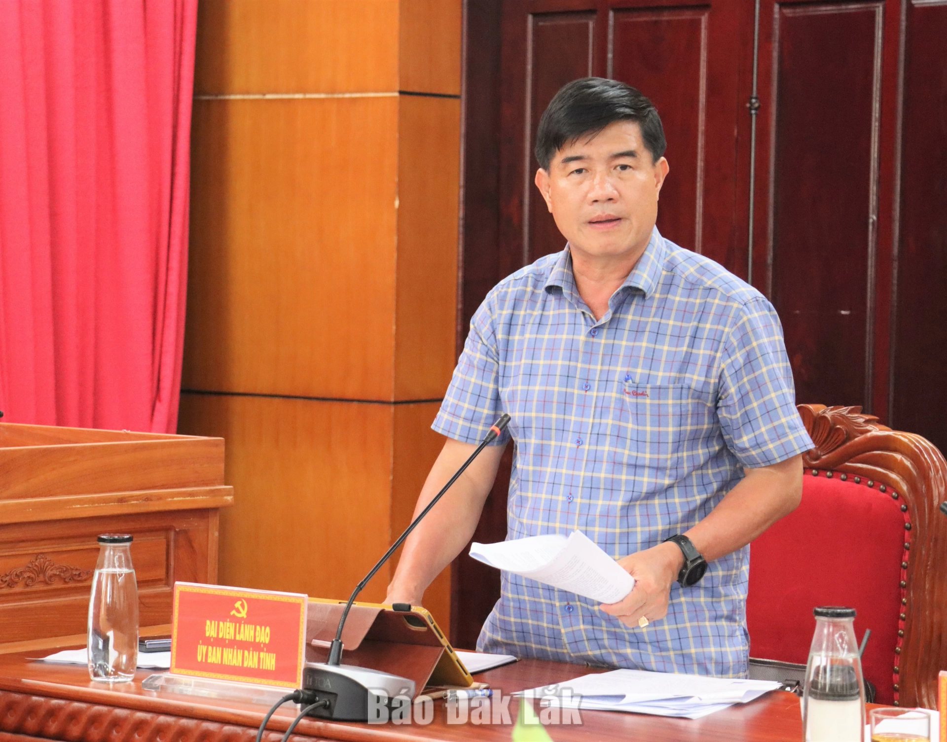Phó Chủ tịch UBND tỉnh Nguyễn Thiên Văn phát biểu tại buổi làm việc.