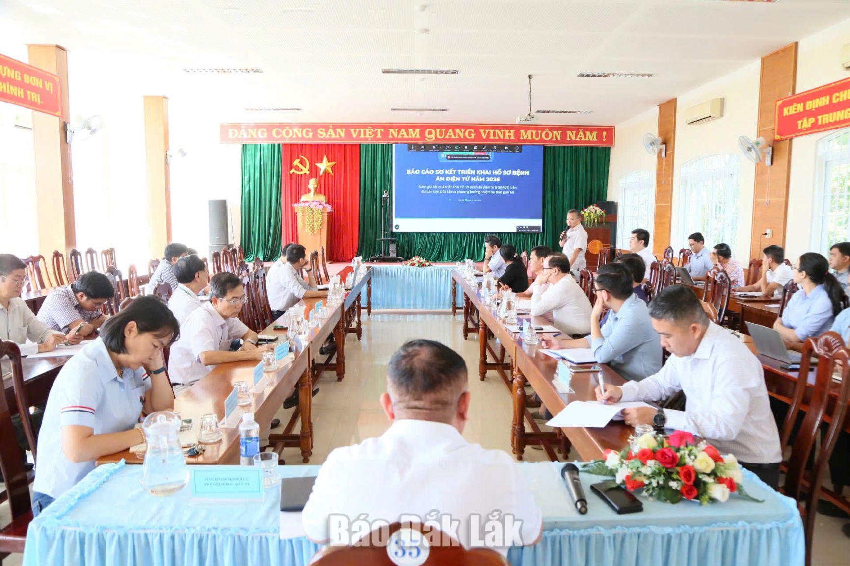 Toàn tỉnh có 9 cơ sở y tế đã thay thế bệnh án giấy bằng bệnh án điện tử 2 Đại biểu tham dự tại hội nghị