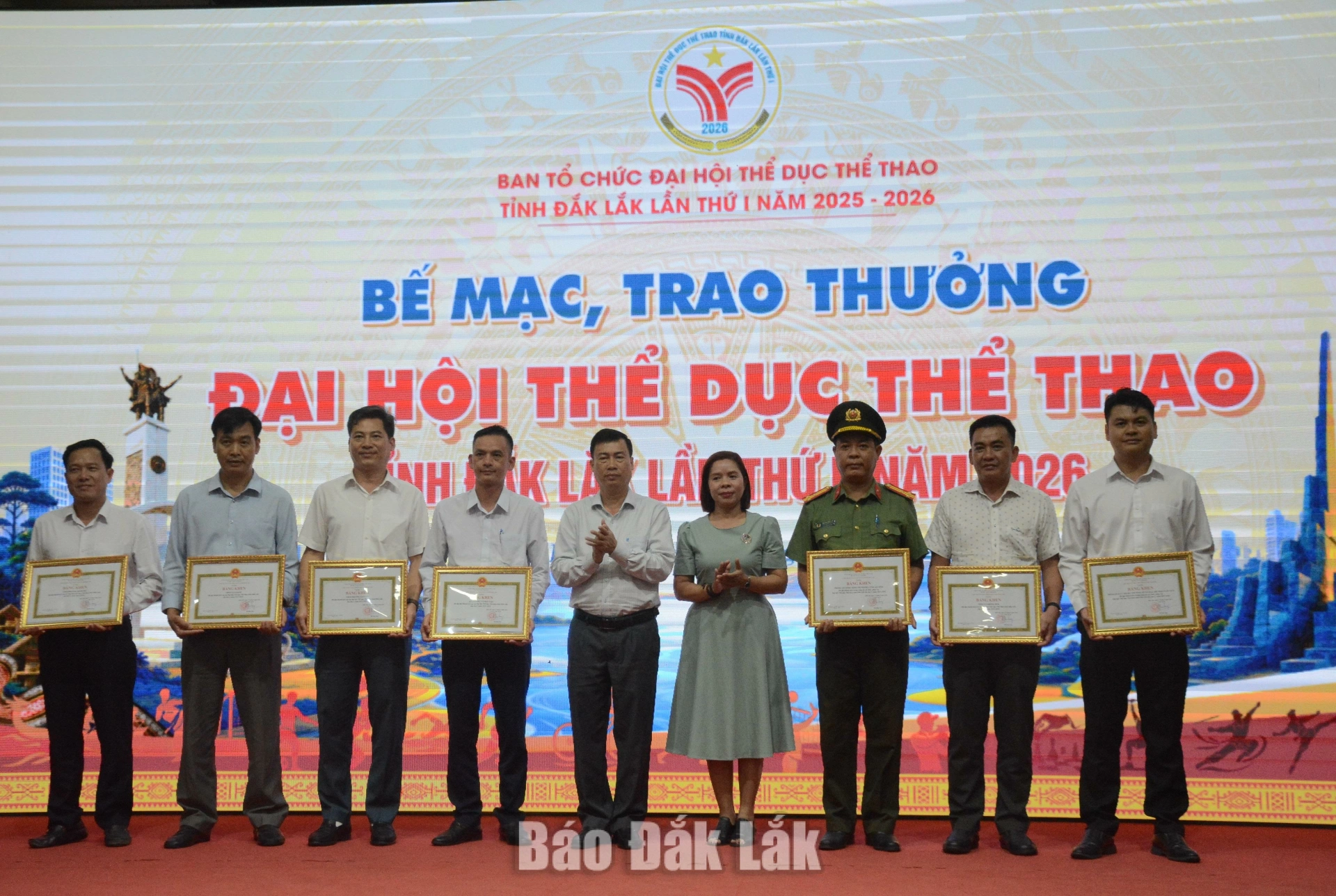 Các cá nhân nhận Bằng khen của UBND tỉnh.