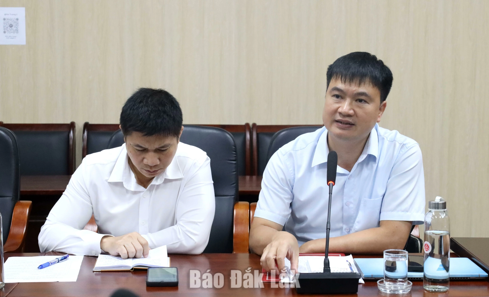 TS. Nghiêm Đình Đạt, Trưởng khoa Xây dựng Đảng, Trưởng đoàn khảo sát nêu các nội dung cần trao đổi thêm tại buổi làm việc.