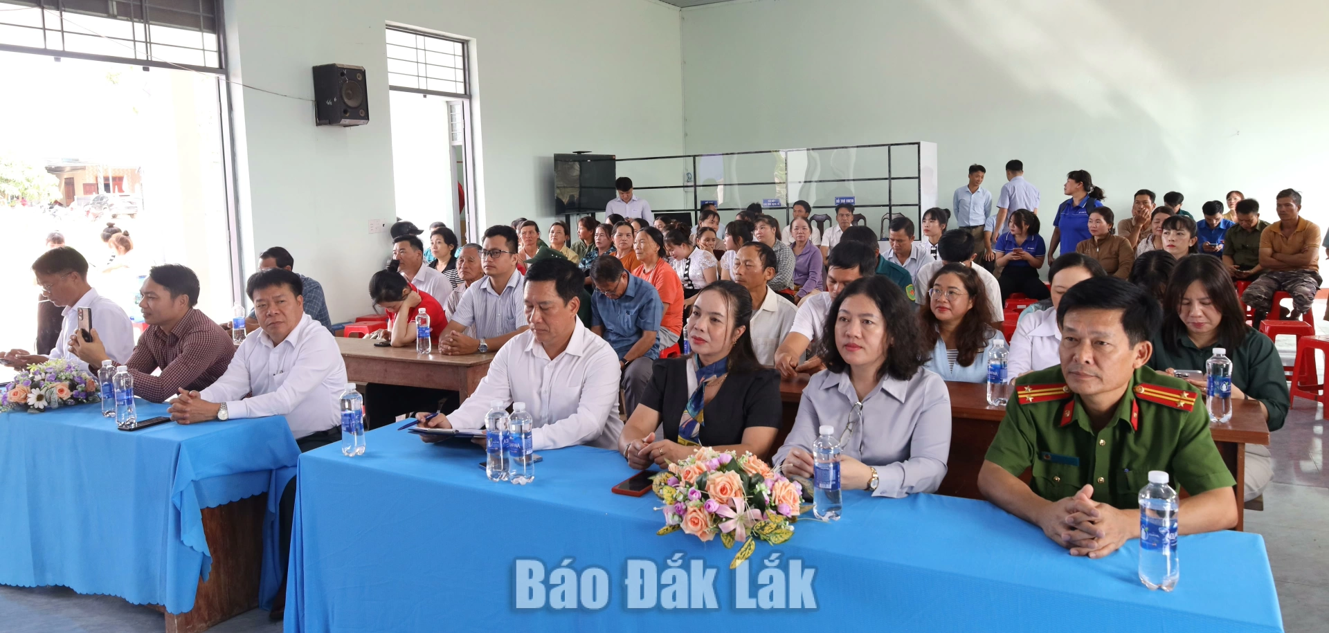 Xã Ea Ô ra mắt mô hình Nhà văn hóa số thôn, buôn 1 Các đại biểu và đông đảo người dân thôn 10, buôn Vân Kiều tham dự lễ ra mắt Nhà văn hóa số thôn, buôn.