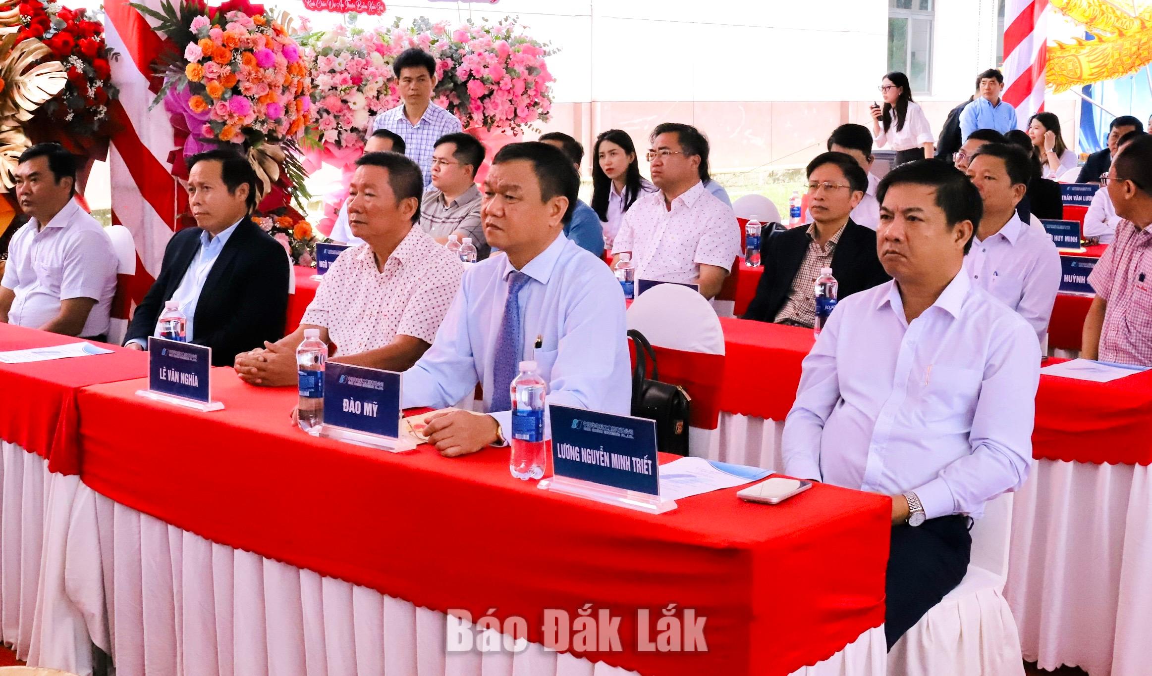 Khánh thành Tổ hợp 4 nhà máy điện gió tổng công suất 200 MW 1 Bí thư Tinh ủy Lươnh Nguyễn Minh Triết dự lễ khởi công.