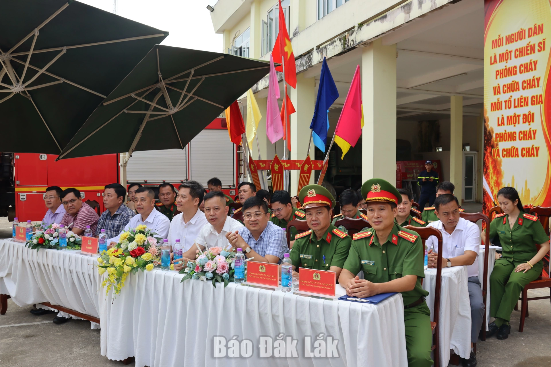Đội thi phường Ea Kao đoạt giải Nhất toàn đoàn Hội thi nghiệp vụ chữa cháy và cứu nạn, cứu hộ cụm Khu vực 1 2 Đại biểu tham dự tại hội nghị.