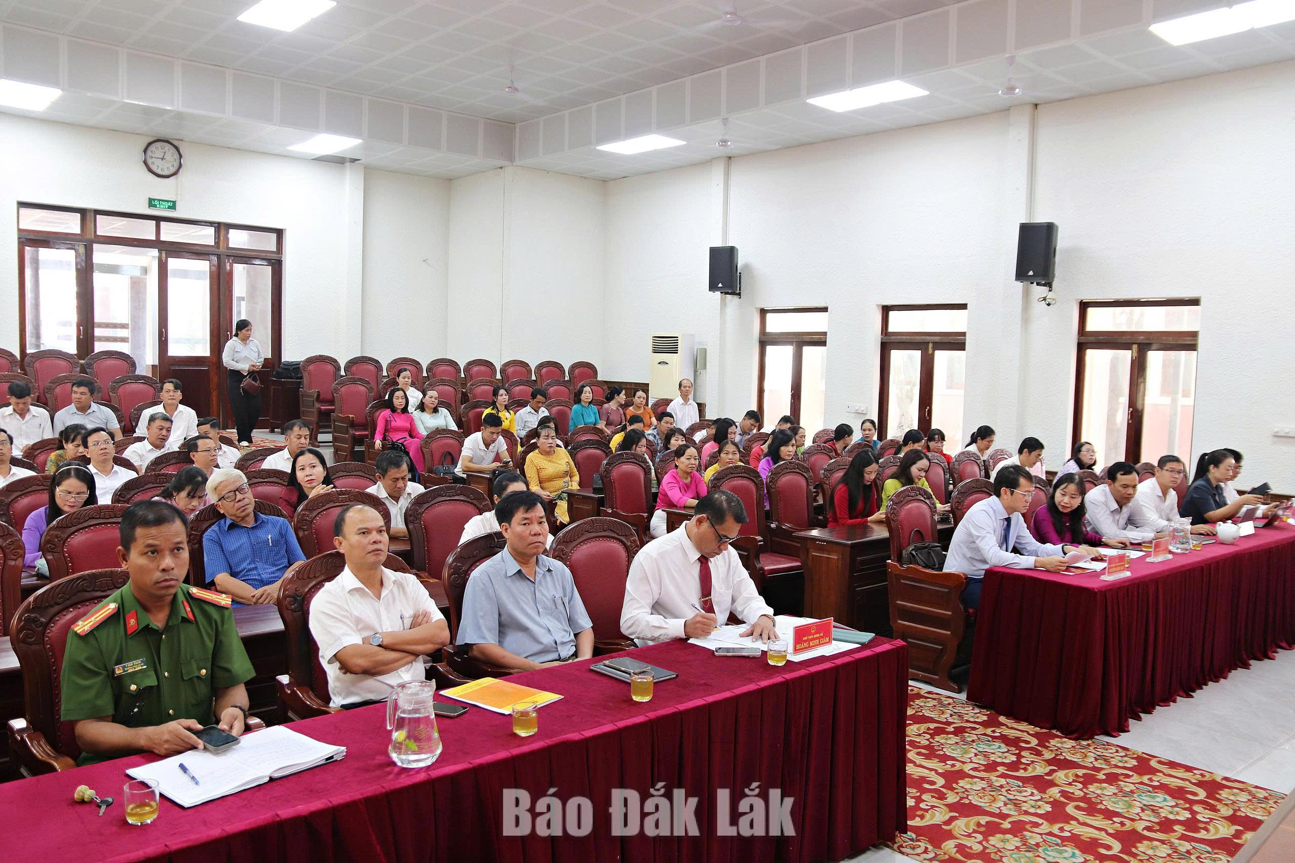 Các đại biểu dự hội nghị.