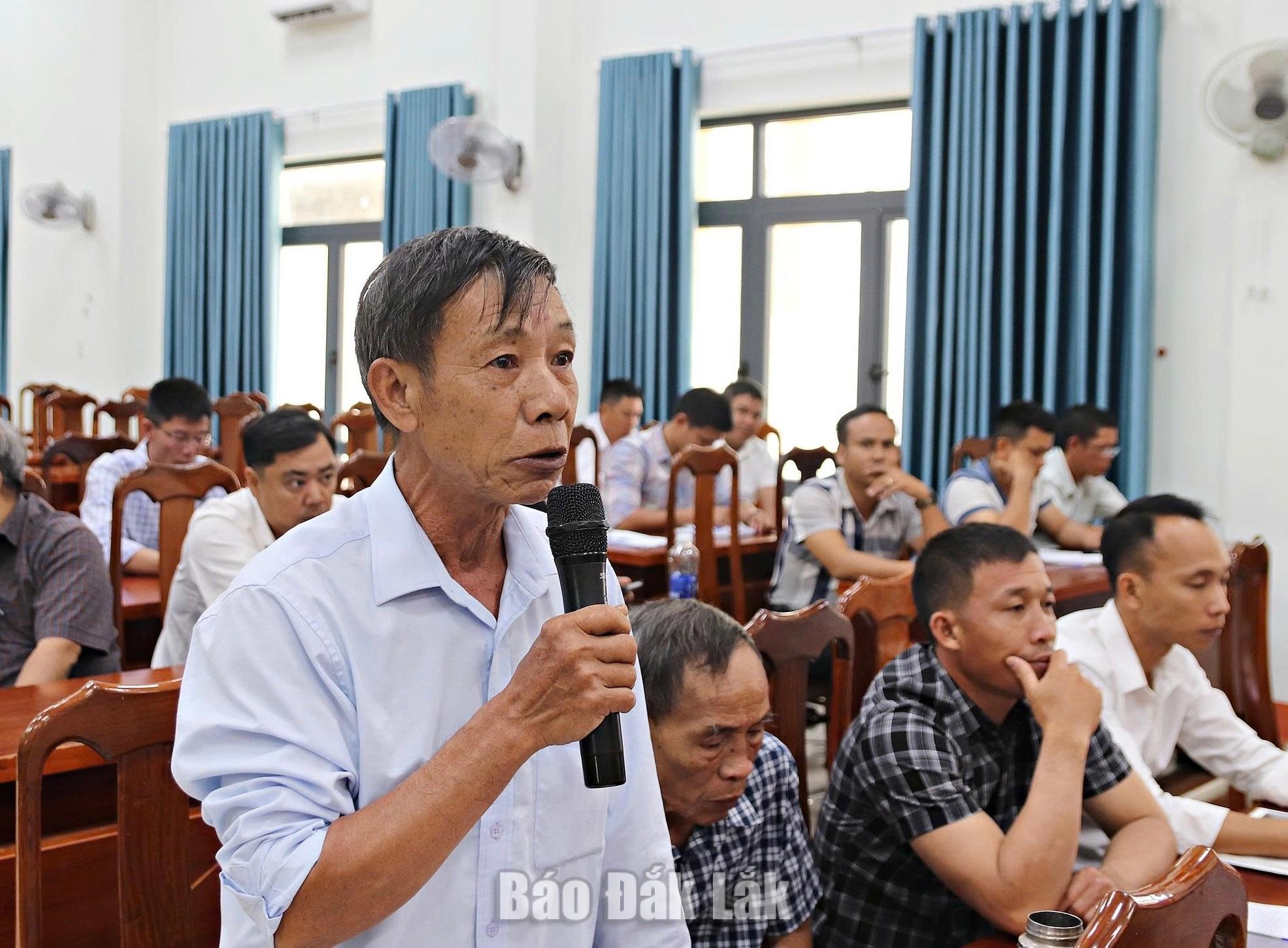 Xã Krông Ana: Hơn 91% hồ sơ hành chính được giải quyết trước hạn 3 Đại biểu đóng góp ý kiến tại hội nghị.