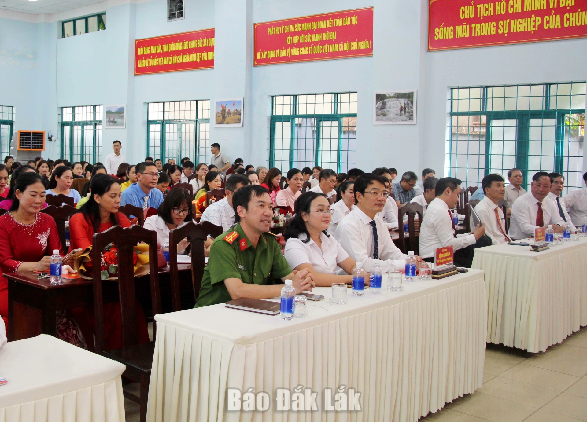 Các đại biểu dự hội nghị.