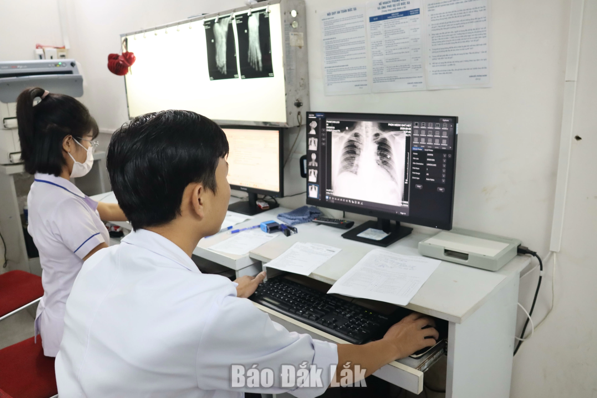 “Bài toán lớn” và sứ mệnh làm mới năng lực y tế - Kỳ cuối: Mở không gian phát triển mới 4 Chẩn đoán hình ảnh là một trong những lĩnh vực được chú trọng ứng dụng công nghệ nhằm nâng cao độ chính xác và hỗ trợ bác sĩ trong chẩn đoán, điều trị.