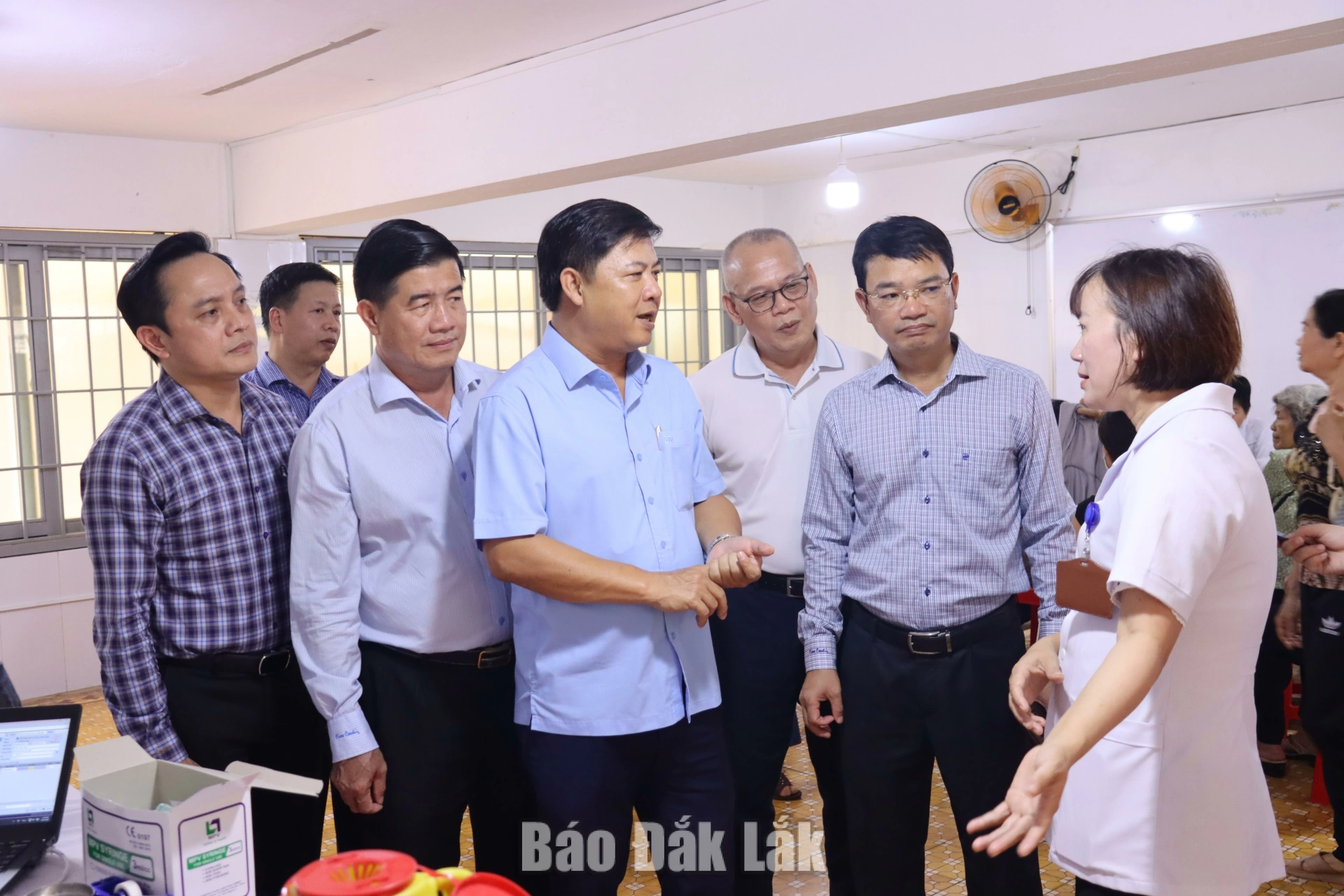 Ủy viên Trung ương Đảng, Bí thư Tỉnh ủy, Trưởng đoàn ĐBQH tỉnh Lương Nguyễn Minh Triết kiểm tra công tác chuẩn bị khám sức khỏe toàn dân tại phường Ea Kao.