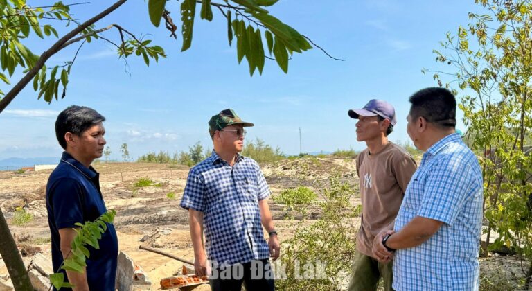 Hỗ trợ người dân tháo dỡ nhà, giao mặt bằng trước thời hạn cho Dự án Tuyến đường bộ ven biển