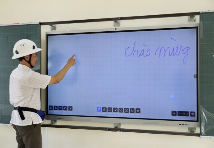 Học sinh trường phổ thông nội trú tại các xã Học sinh trường phổ thông nội trú tại các xã biên giới đất liền được cấp đồ dùng cá nhân và học phẩm