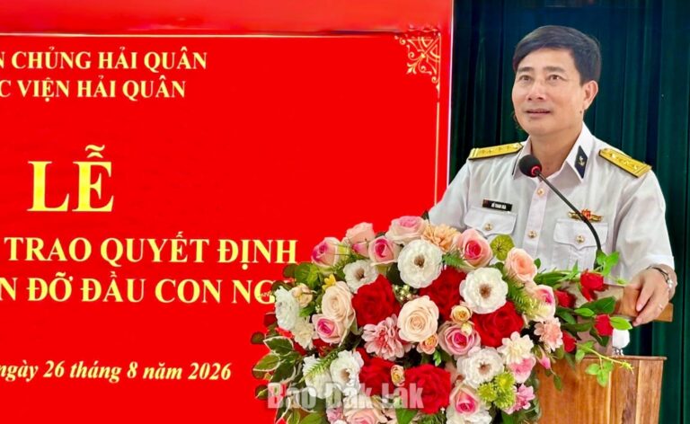 Học viên Hải quân nhận đỡ đầu con ngư dân khó khăn phường Xuân Đài