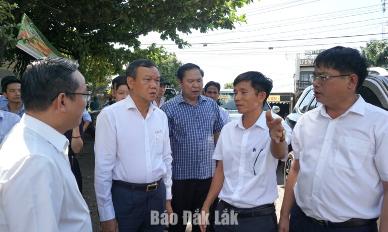Phó Chủ tịch UBND tỉnh Đào Mỹ kiểm tra thực tế các dự án tại Khu công nghiệp Hòa Phú và Cụm Công nghiệp Ea Đar
