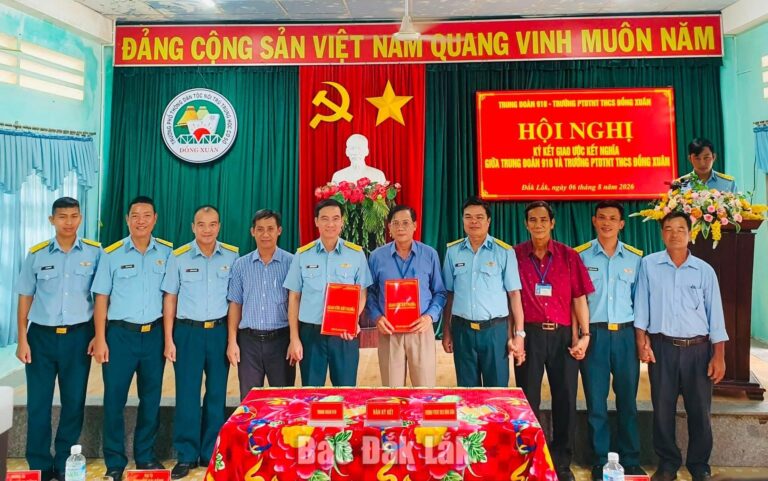 Trung đoàn 910 kết nghĩa với Trường Phổ thông Dân tộc nội trú THCS Đồng Xuân