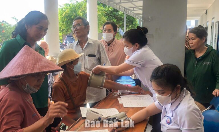 Xã Ea Ly khám sức khỏe định kỳ cho hơn 7.700 người dân