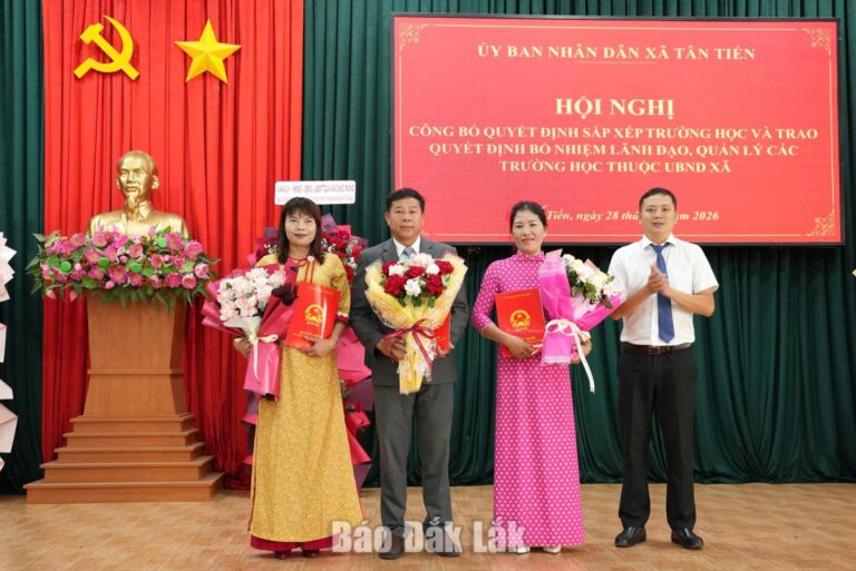 Xã Tân Tiến sắp xếp trường học và bổ nhiệm cán bộ lãnh đạo quản lý