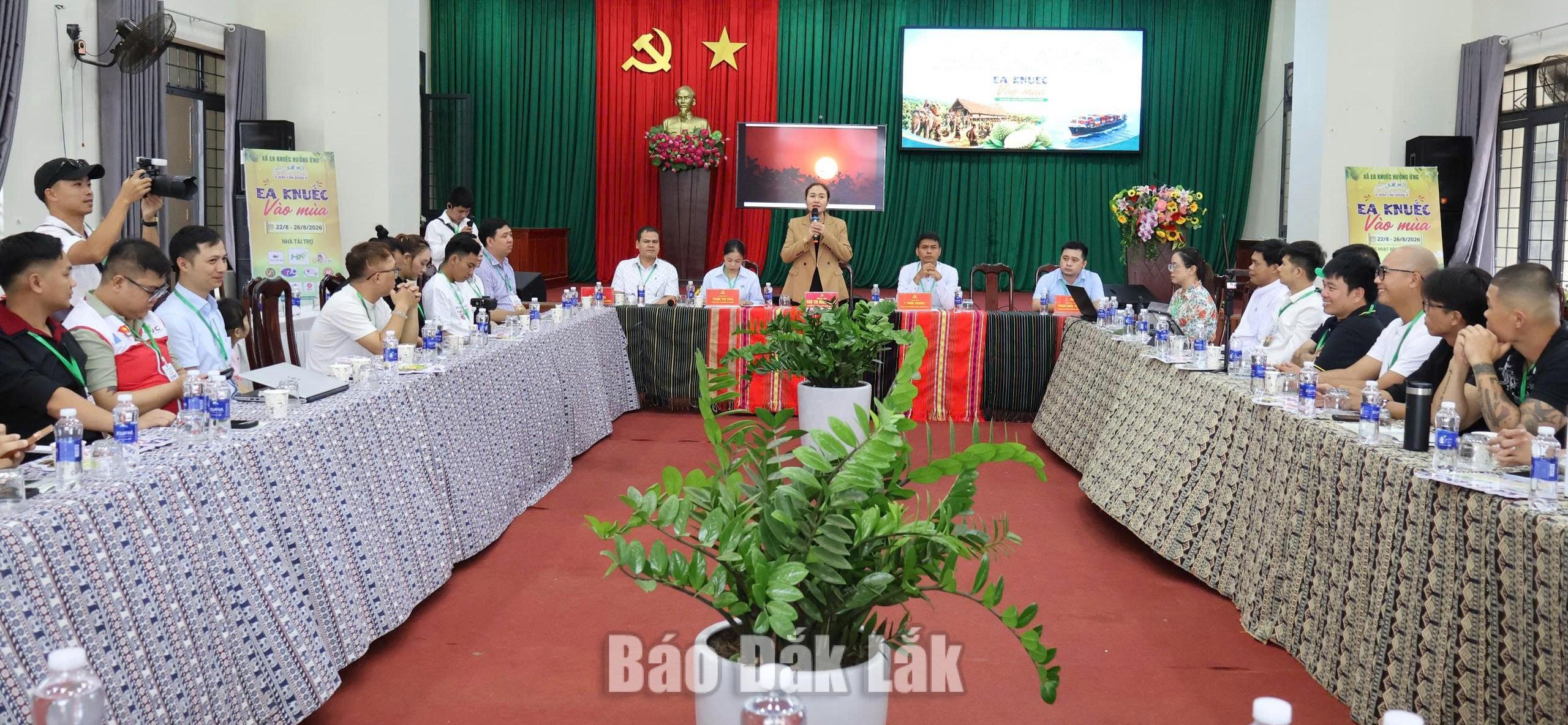 Xã Ea Knuếc kết nối KOLs, KOCs quảng bá sầu riêng trên nền tảng số 1 Lãnh đạo xã Ea Knuếc gặp gỡ các KOLs, KOCs.