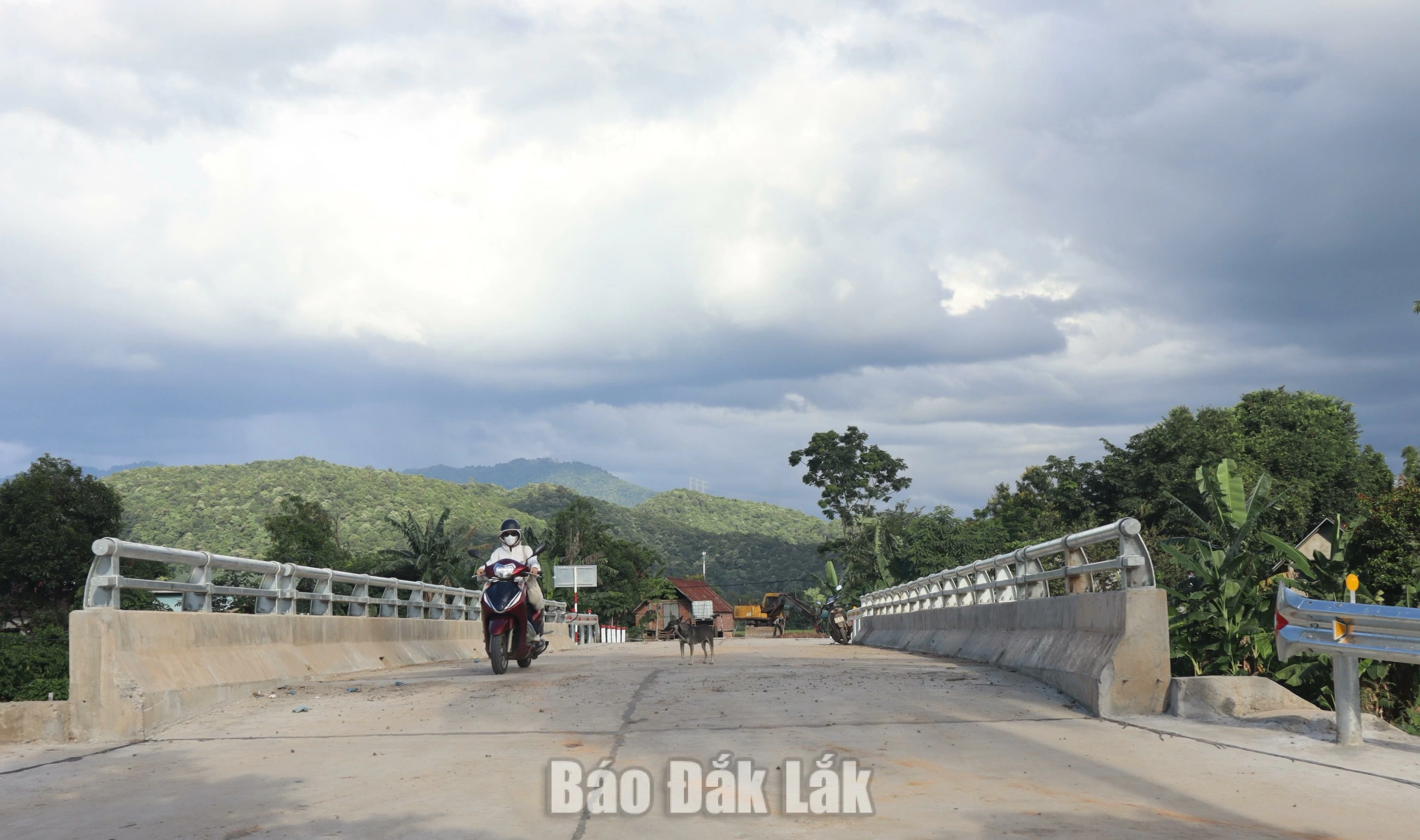 Xã Đắk Liêng đẩy mạnh đầu tư hạ tầng giao thông nông thôn 1 Hạng mục cầu Buôn Drên A cơ bản hoàn thành, đang hoàn thiện các phần việc còn lại để đưa công trình vào sử dụng.