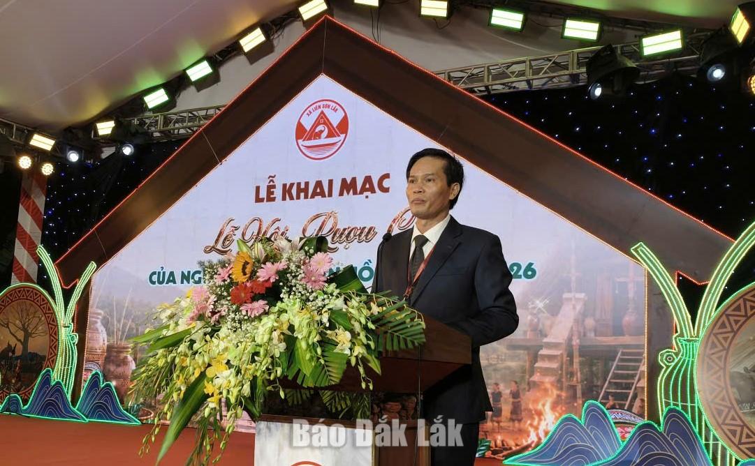 Phó Bí thư Đảng ủy, Chủ tịch UBND xã, Trưởng Ban Tổ chức Lễ hội Nguyễn Anh Tú phát biểu khai mạc Lễ hội.