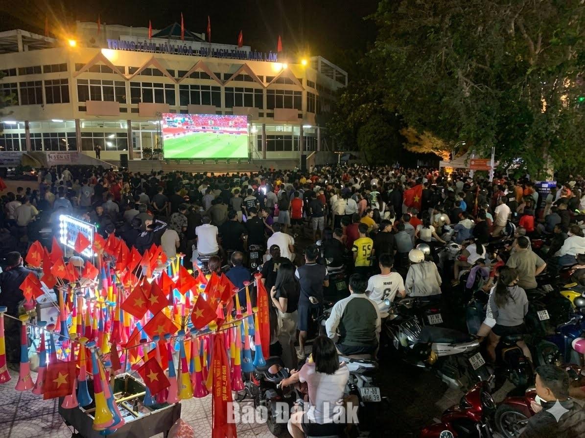 Khán giả Đắk Lắk tập trung