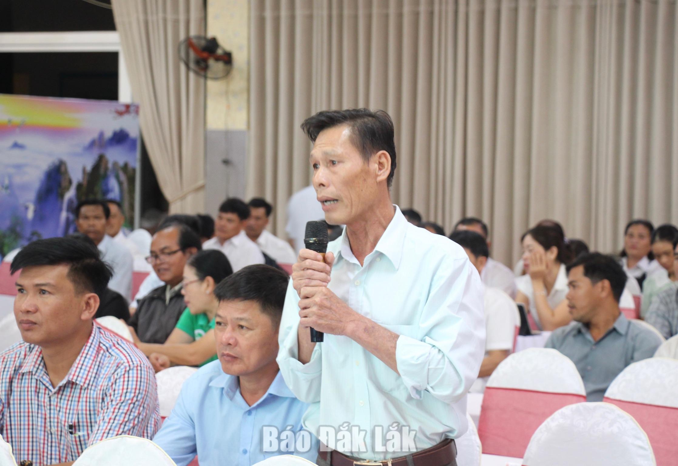Đại biểu đóng góp ý kiến tại hội thảo.