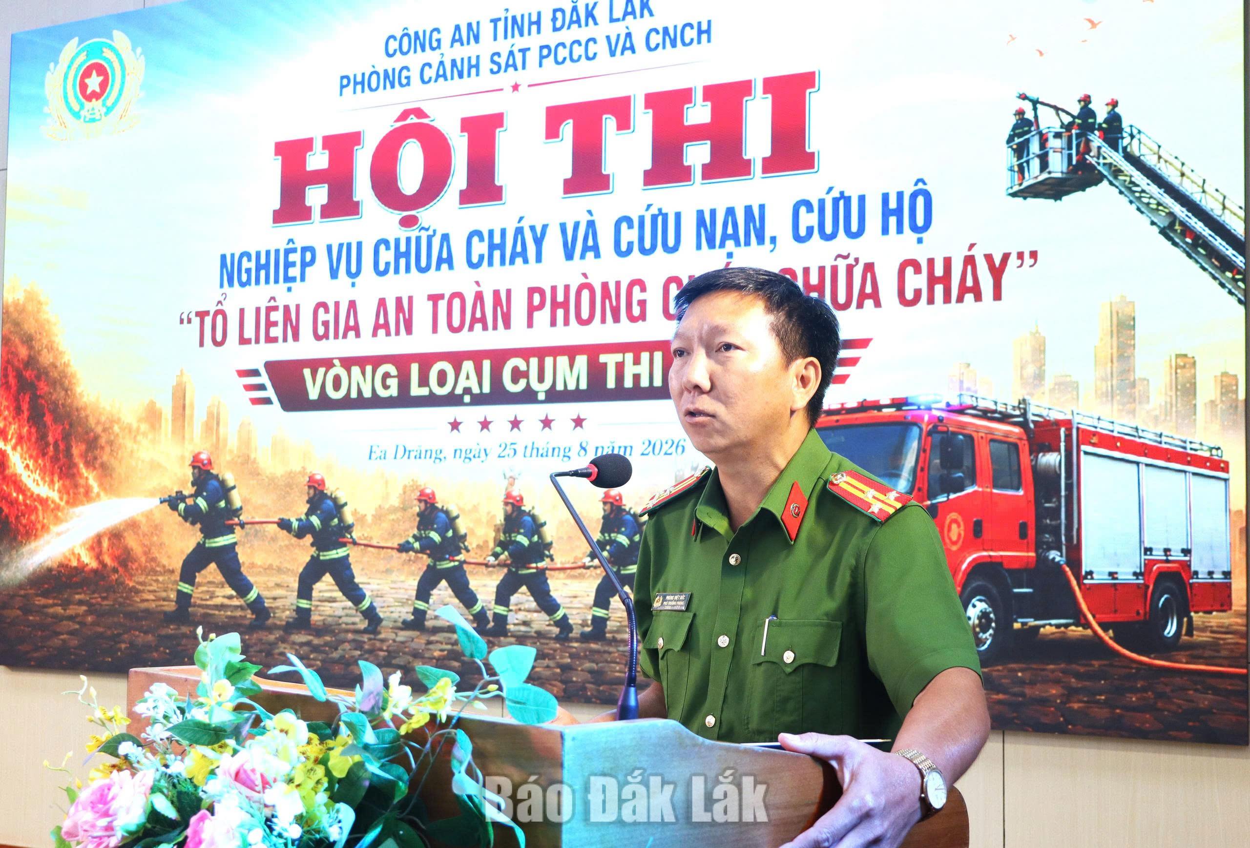 Thượng tá Phùng Việt Đức, Phó trưởng Phòng Cảnh sát PCCC và CNCH Công an tỉnh phát biểu đánh giá cuộc thi.