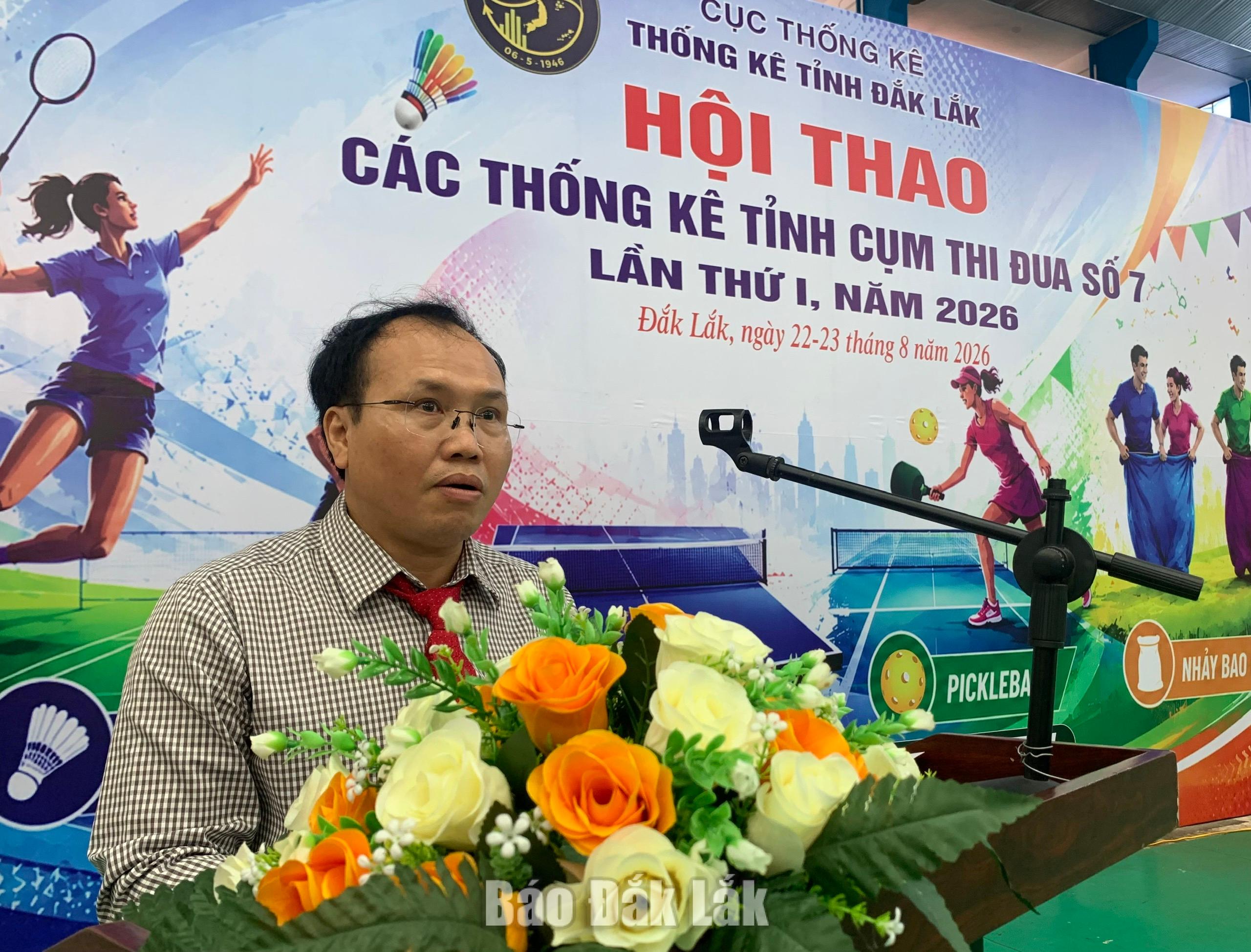 Khai mạc hội thao ngành thống kê 9 tỉnh 2 Trưởng Thống kê tỉnh Đắk Lắk, Trưởng Ban tổ chức hội thao Hồ Ngọc Quang phát biểu khai mạc hội thao.