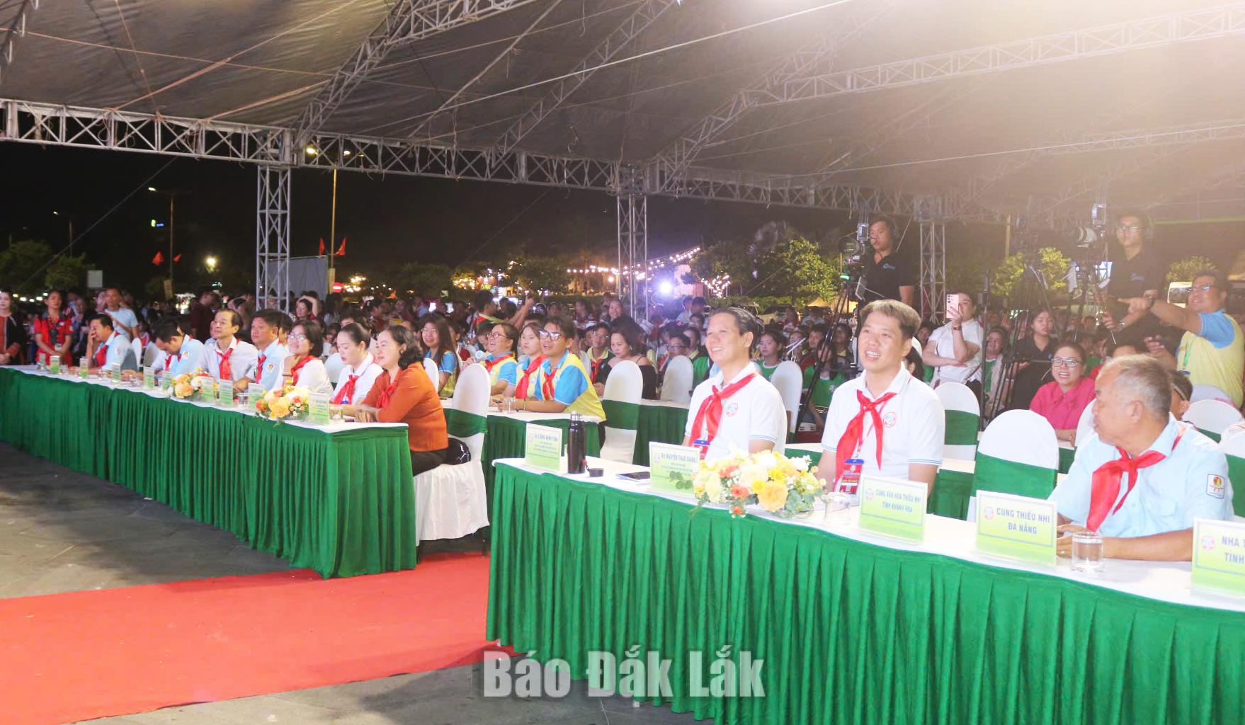 Đại biểu tham dự Liên hoan.