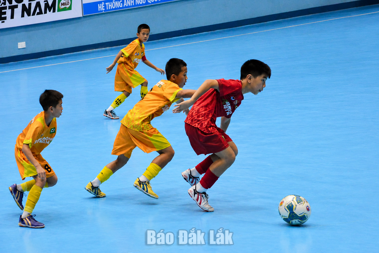 Giải bóng đá Nhi đồng toàn quốc 2026: Câu lạc bộ Hà Nội lên ngôi vô địch 2 Một pha bóng trong trận chung kết.