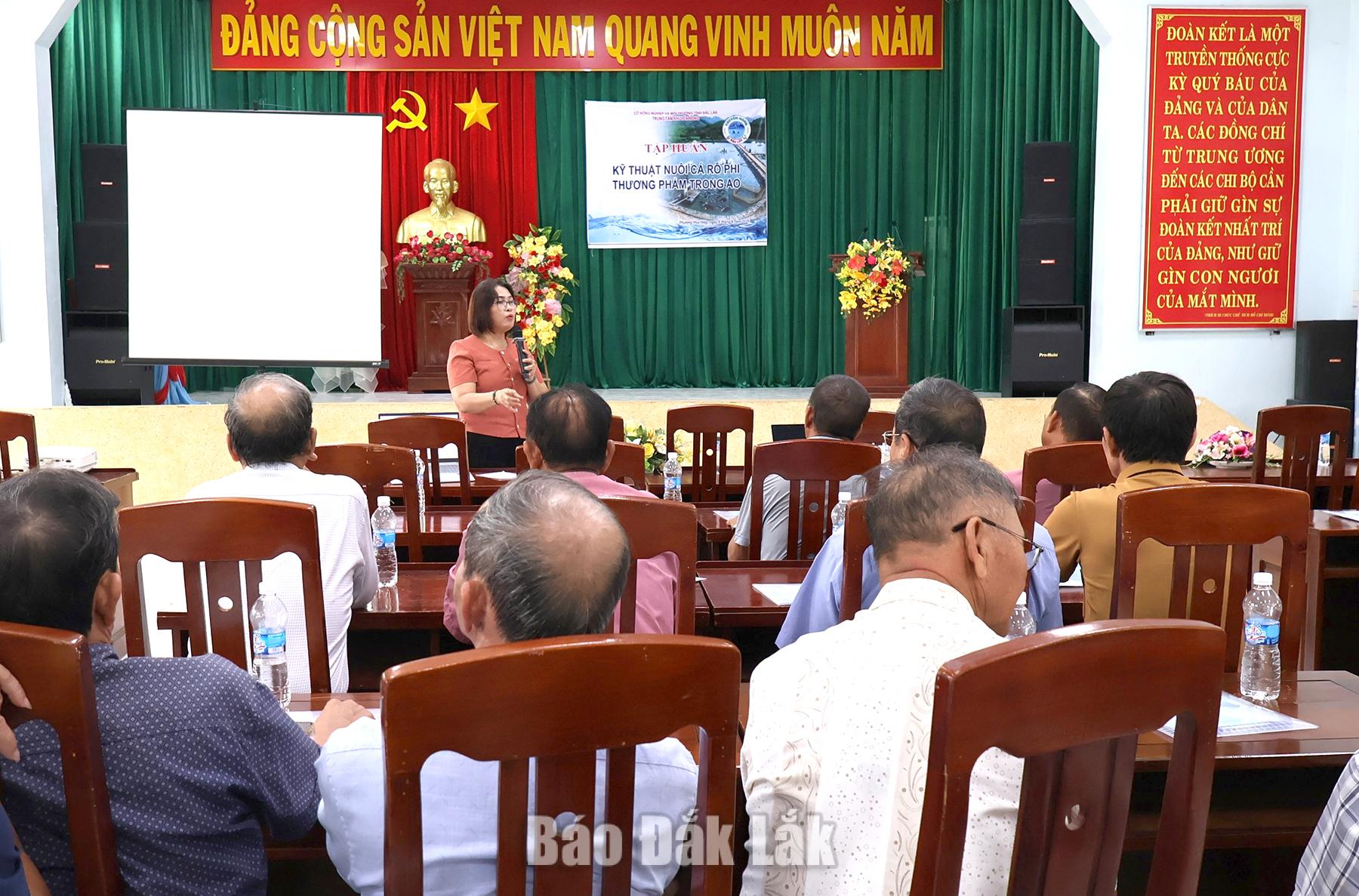 Tập huấn kỹ thuật nuôi cá rô phi thương phẩm trong ao 1 Các học viên tham gia lớp học.