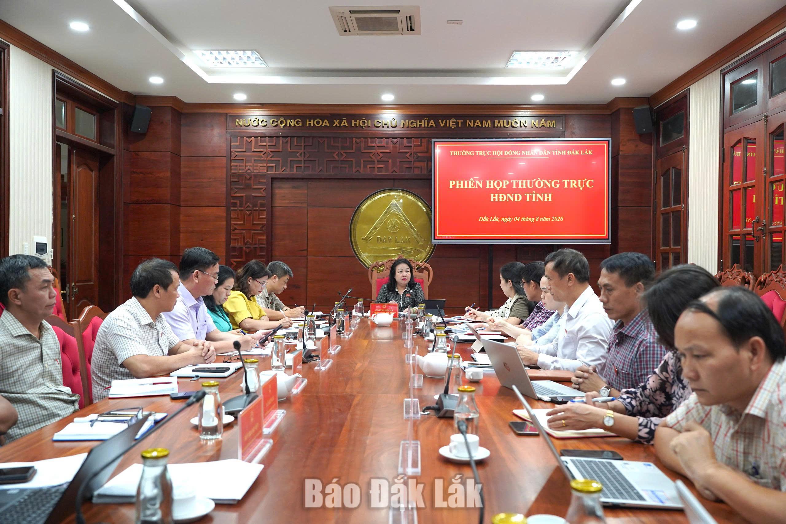 Tạo hành lang vững chắc cho các trường nội trú liên cấp vùng biên vận hành ổn định 3 Đồng chí Cao Thị Hòa An, Ủy viên Trung ương Đảng, Phó Bí thư Thường trực Tỉnh ủy, Chủ tịch HĐND tỉnh chỉ đạo về nội dung xây dựng, thẩm tra tờ trình, dự thảo Nghị quyết cho Kỳ họp chuyên đề lần thứ Hai.