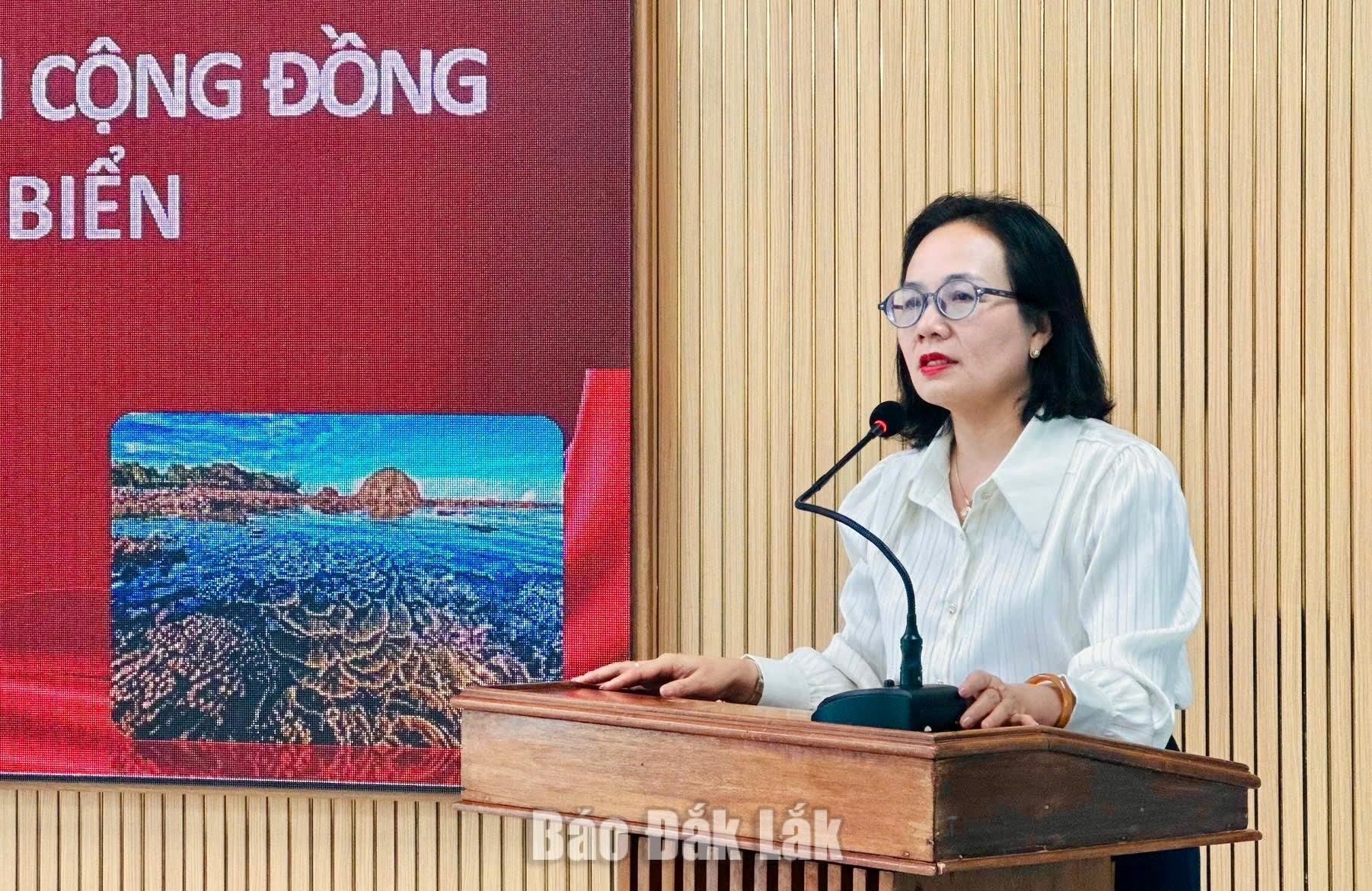Hướng đến xây dựng mô hình du lịch học tập cộng đồng tại Hòn Yến 1 Bà Nguyễn Thị Hồng Thái, Phó Chủ tịch Ủy ban MTTQ Việt Nam tỉnh, Chủ tịch Hội Liên hiệp phụ nữ tỉnh phát biểu tại buổi làm việc.