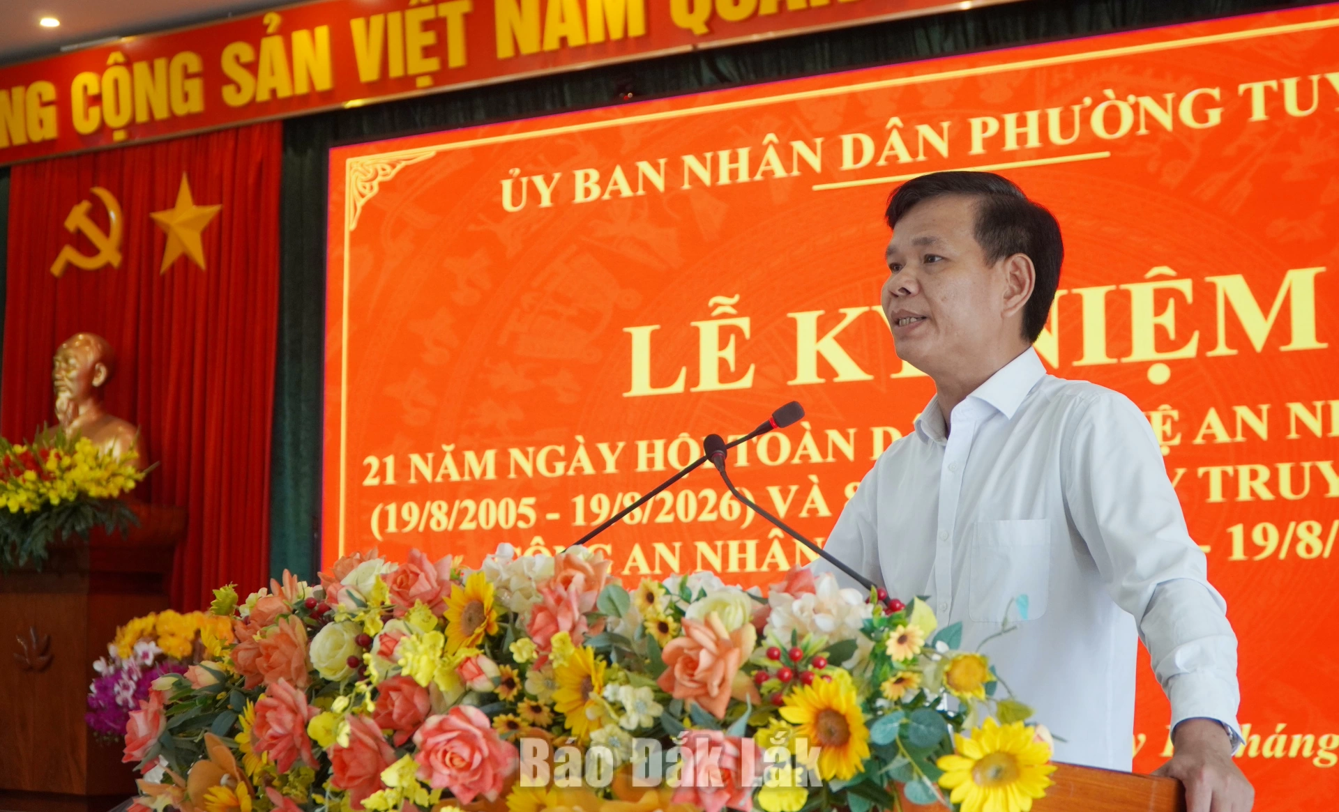 Phường Tuy Hòa tổ chức ngày hội bảo vệ an ninh Tổ quốc 1 Ông Nguyễn Công Thành, Chủ tịch UBND phường Tuy Hòa phát biểu tại lễ kỷ niệm.