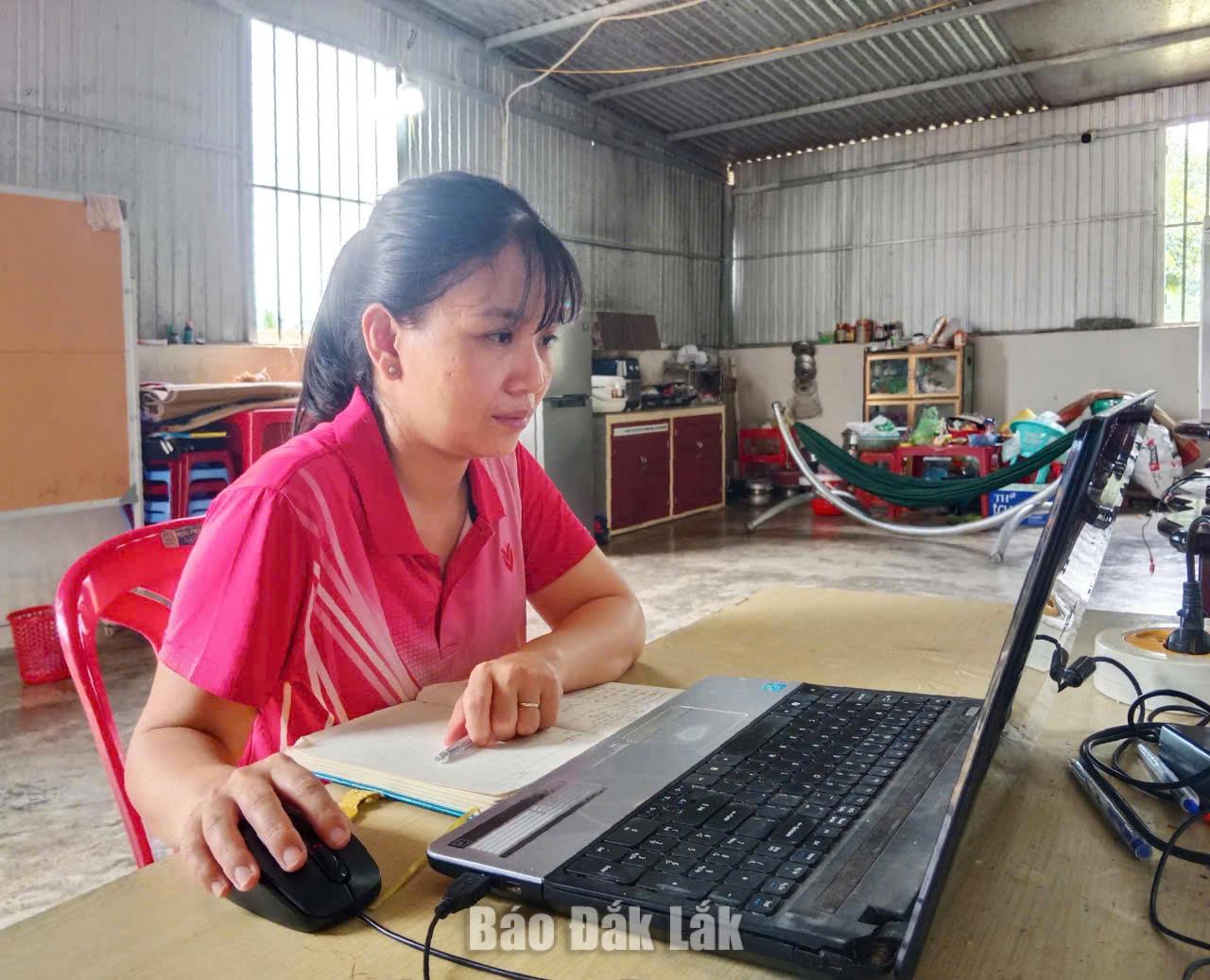 Lan tỏa tinh thần “Tháng tự học tiếng Anh” 1 cô Nguyễn Thị Ái Vân, giáo viên Trường THPT Nguyễn Chí Thanh (xã Krông Nô)