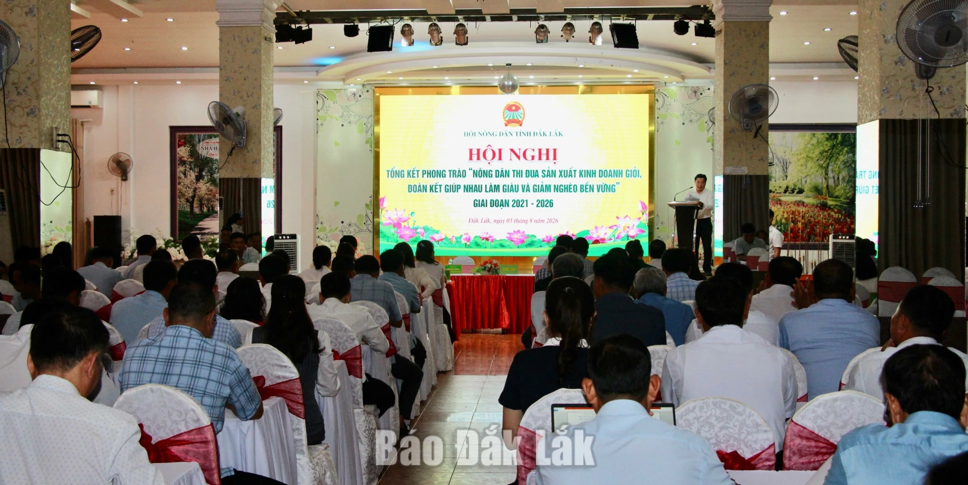 Toàn cảnh hội nghị.