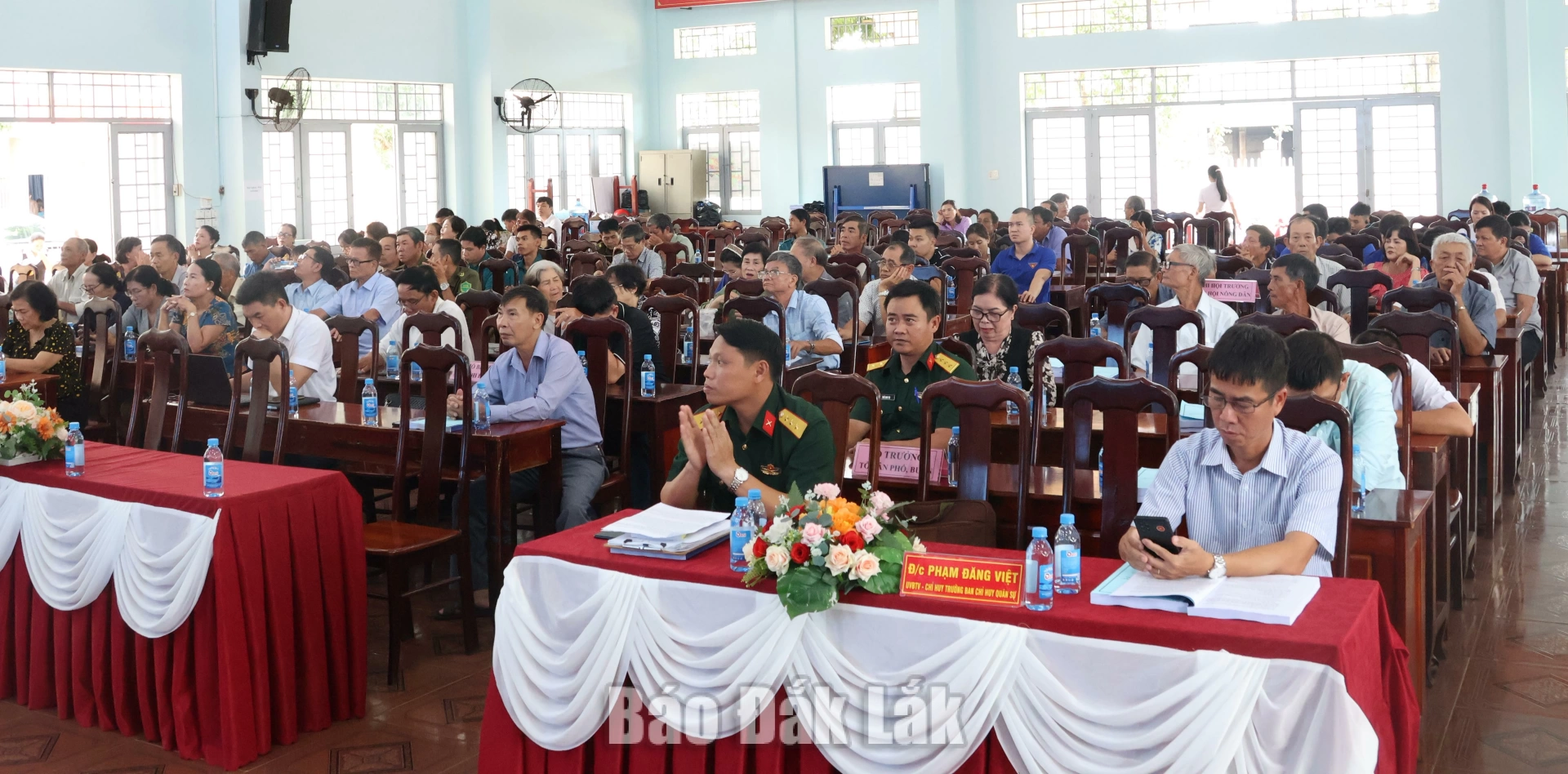 Phường Thành Nhất phổ biến các văn bản pháp luật năm 2026 2 Các đại biểu tham dự hội nghị.