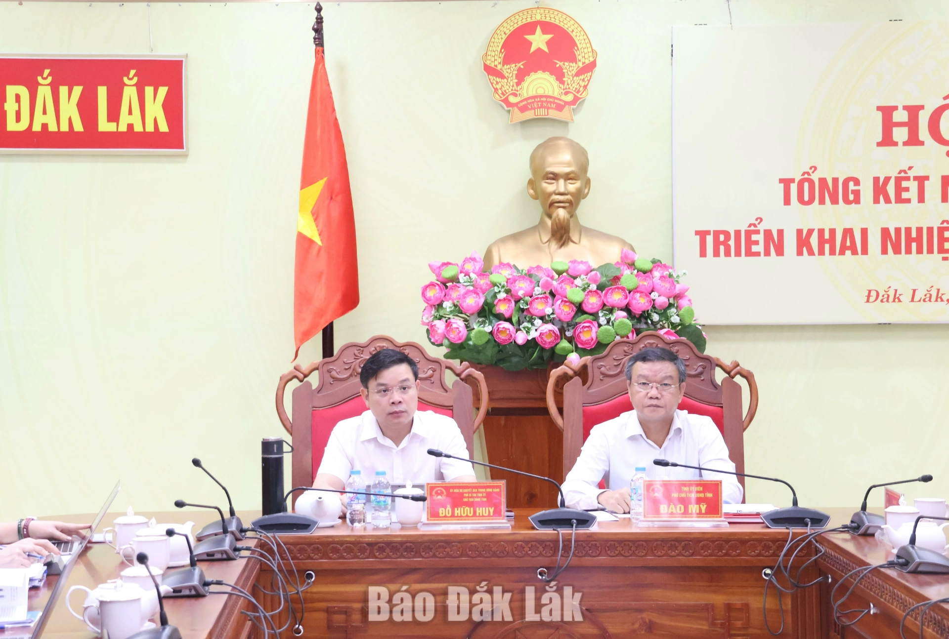 Ủy viên Dự khuyết Ban Chấp hành Trung ương Đảng, Phó Bí thư Tỉnh ủy, Chủ tịch UBND tỉnh Đỗ Hữu Huy; Tỉnh ủy viên, Phó Chủ tịch UBND tỉnh Đào Mỹ