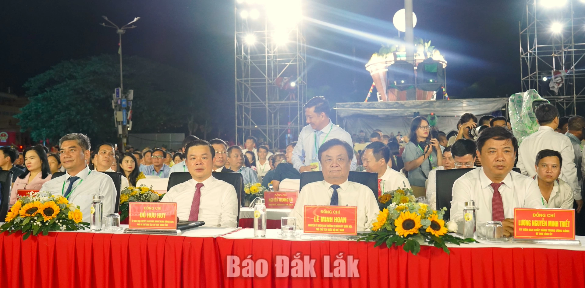Khai mạc Lễ hội Sầu riêng Đắk Lắk 2026: Từ đại ngàn đến thế giới 2 Các đồng chí lãnh đạo tỉnh tham dự chương trình khai mạc Lễ hội Sầu riêng Đắk Lắk năm 2026