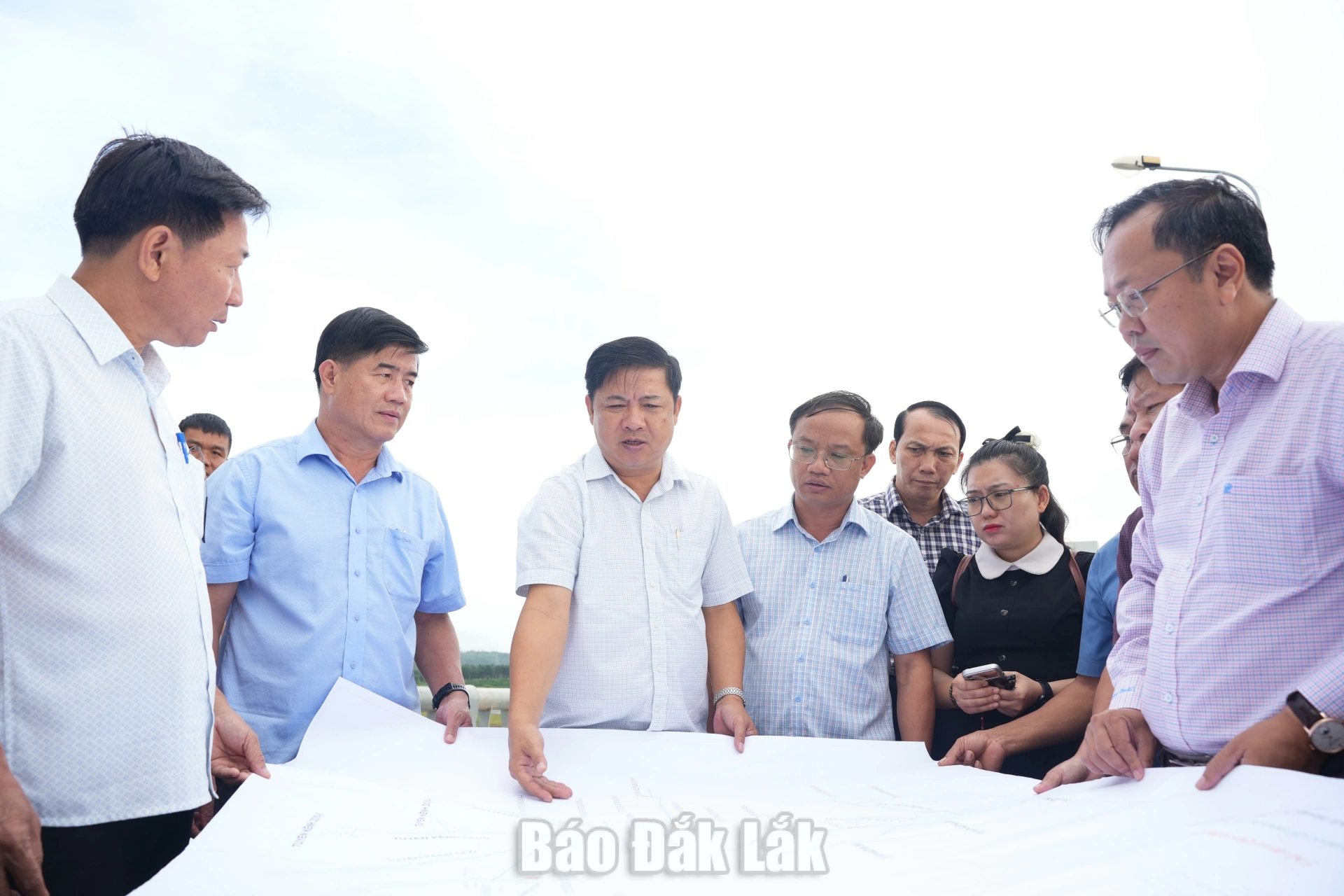 Bí thư Tỉnh ủy Lương Nguyễn Minh Triết kiểm tra các dự án thủy lợi, nông nghiệp trên địa bàn tỉnh 3 Đồng chí Lương Nguyễn Minh Triết đề nghị cần khẩn trương xử lý dứt điểm phần mặt bằng còn lại, sớm đưa công trình Hệ thống kênh mương Hồ Ea H’Leo 1 vào vận hành.
