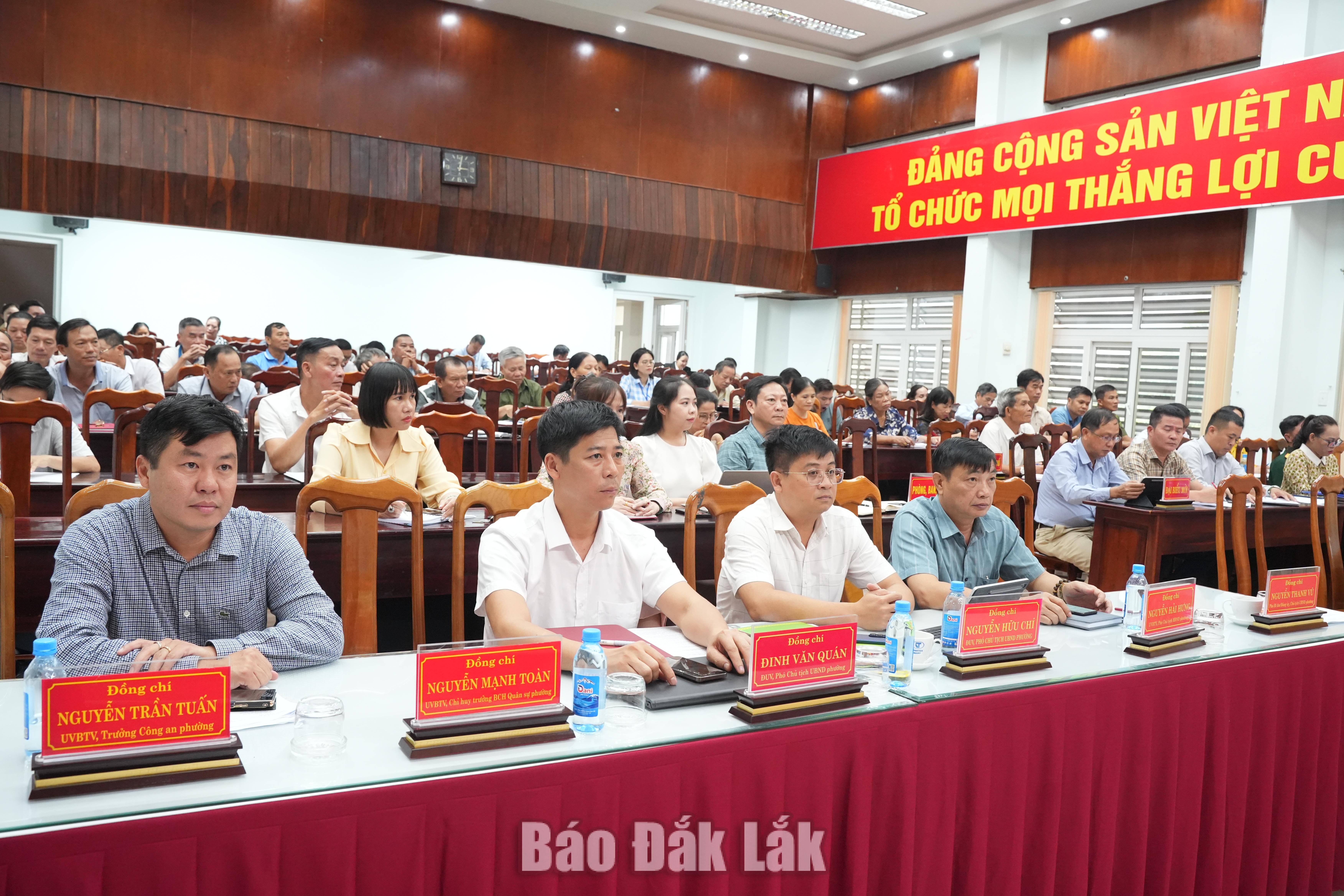 Các đại biểu dự hội nghị.